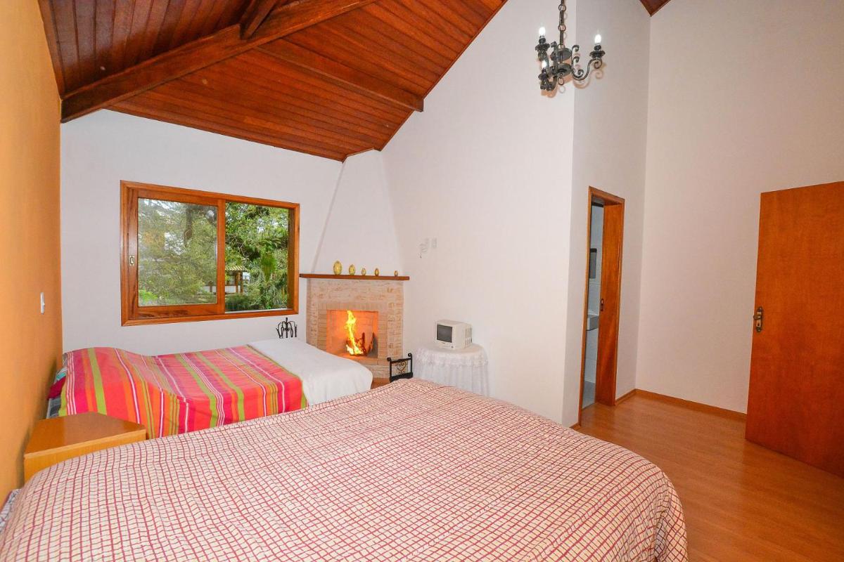 Casa com lareira e área gourmet em Monte Verde