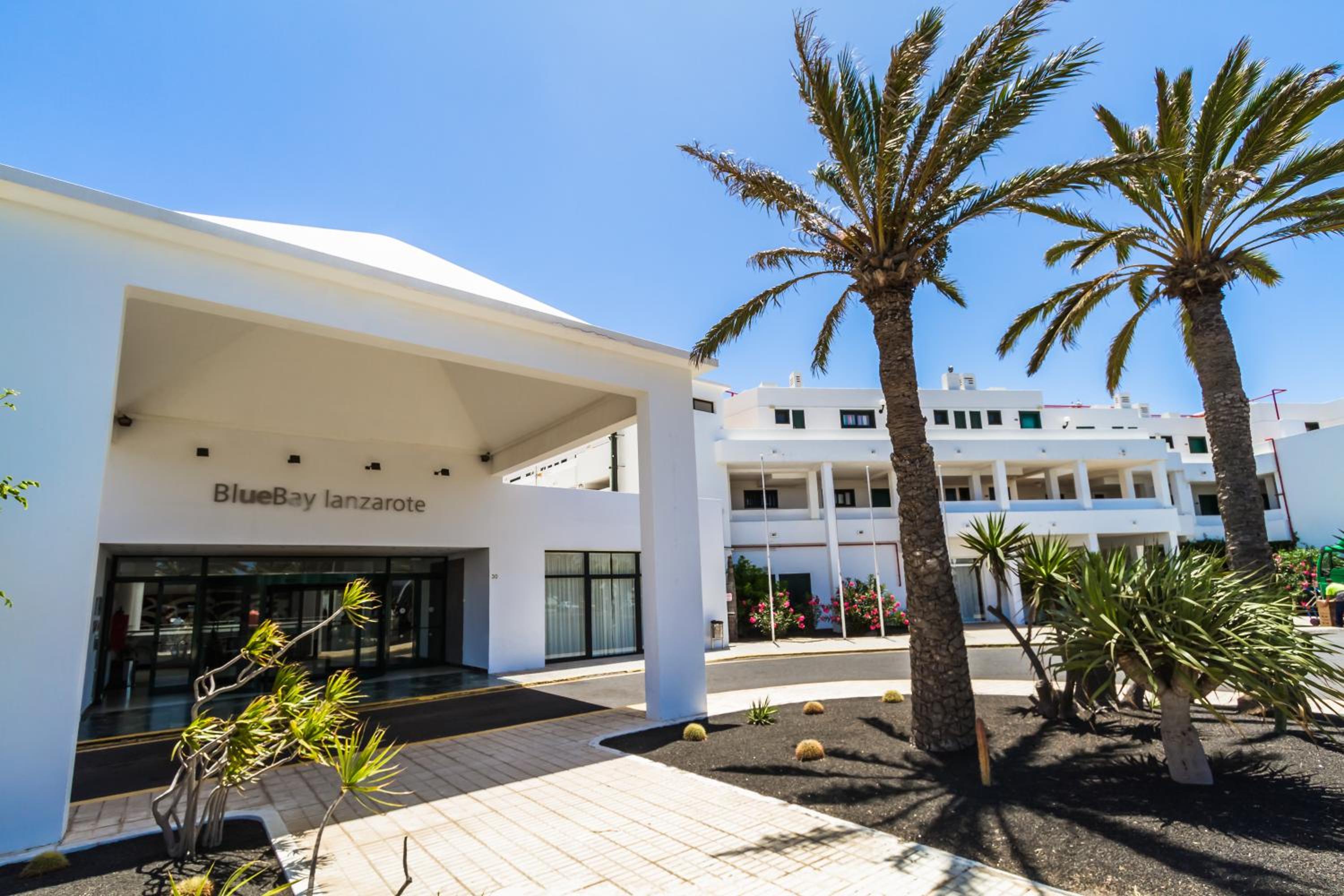 Hotel BlueBay Lanzarote - Image 1
