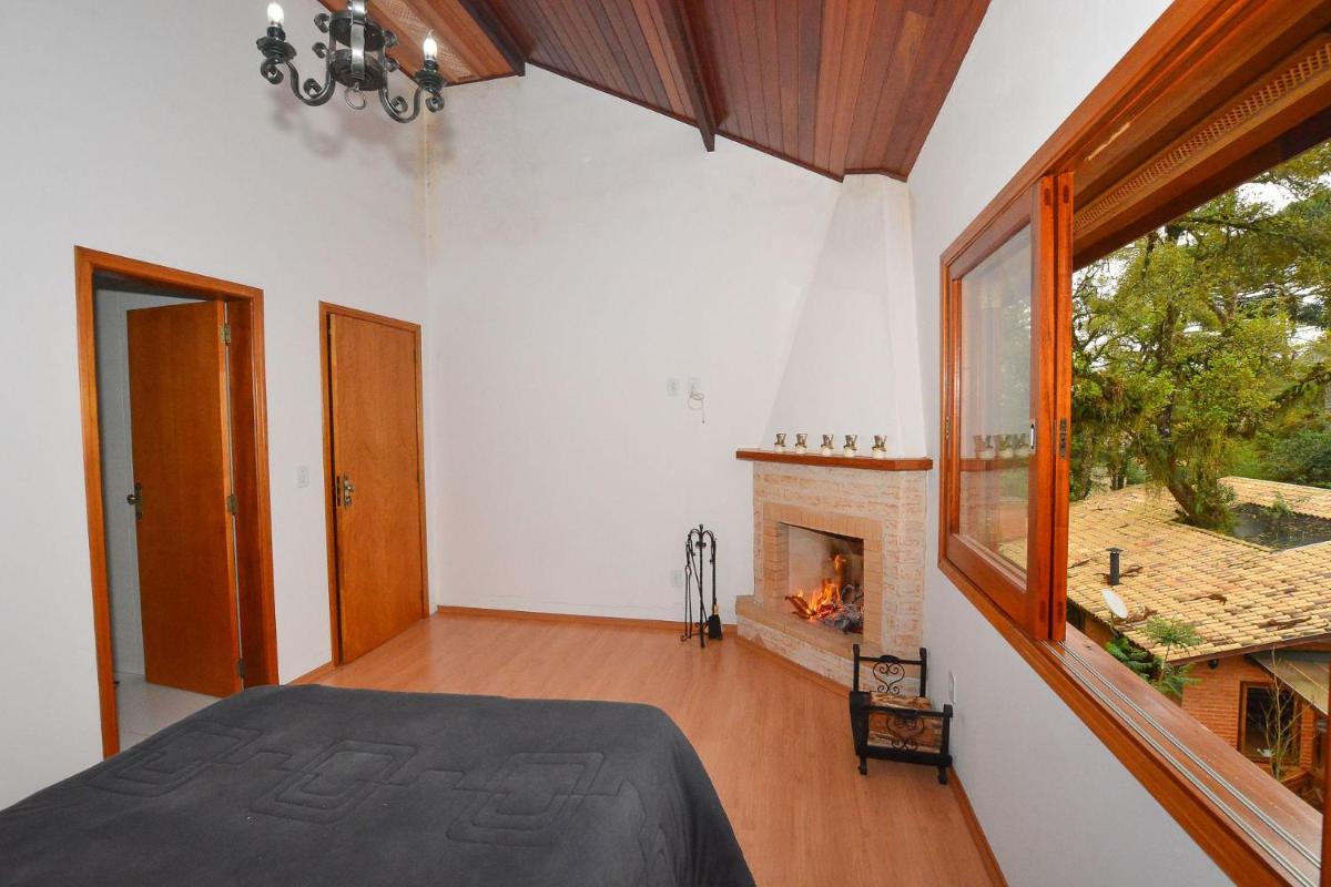 Casa com lareira e área gourmet em Monte Verde