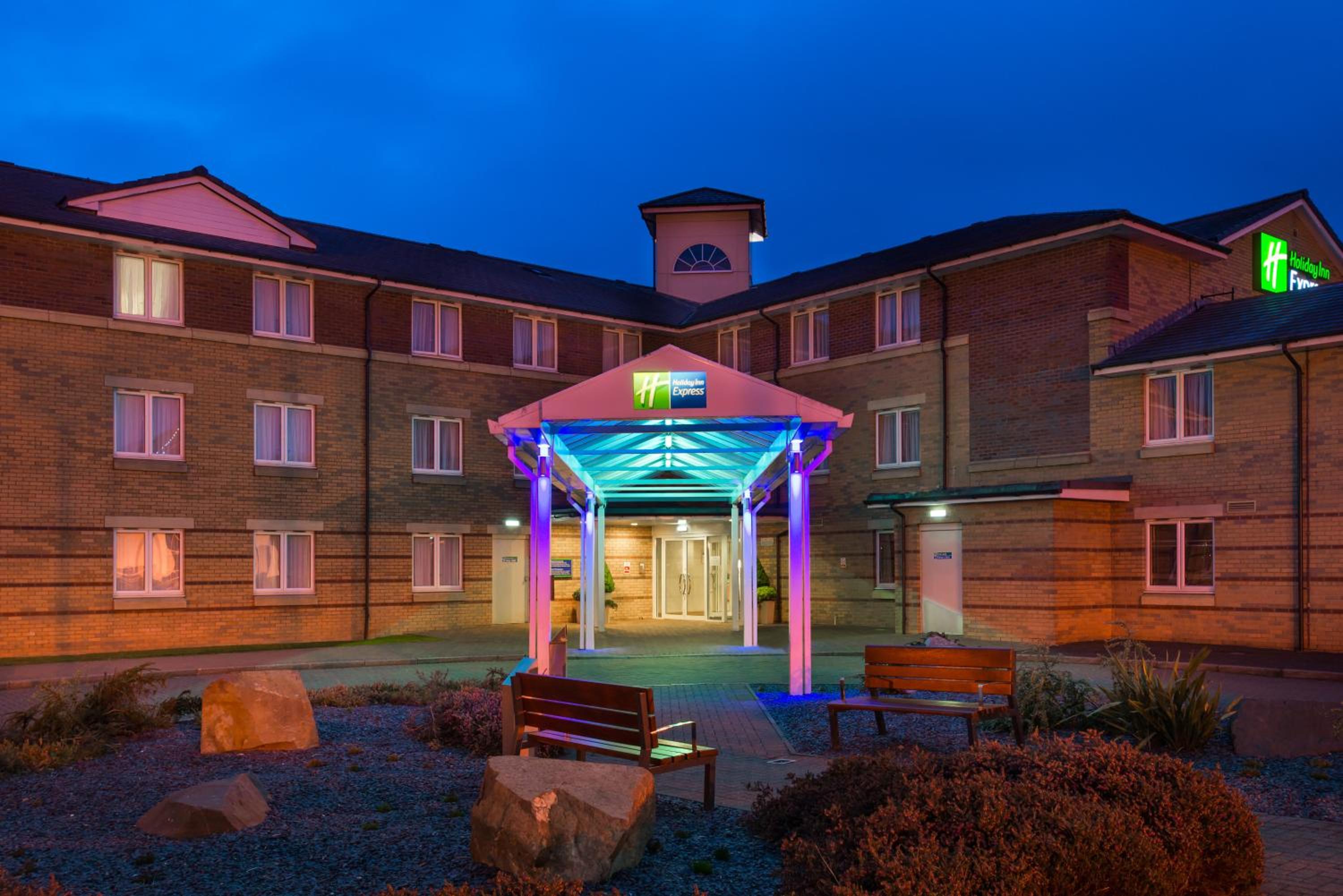 Stirling Vacations - Holiday Inn Express Stirling, an IHG Hotel - Property Image 9