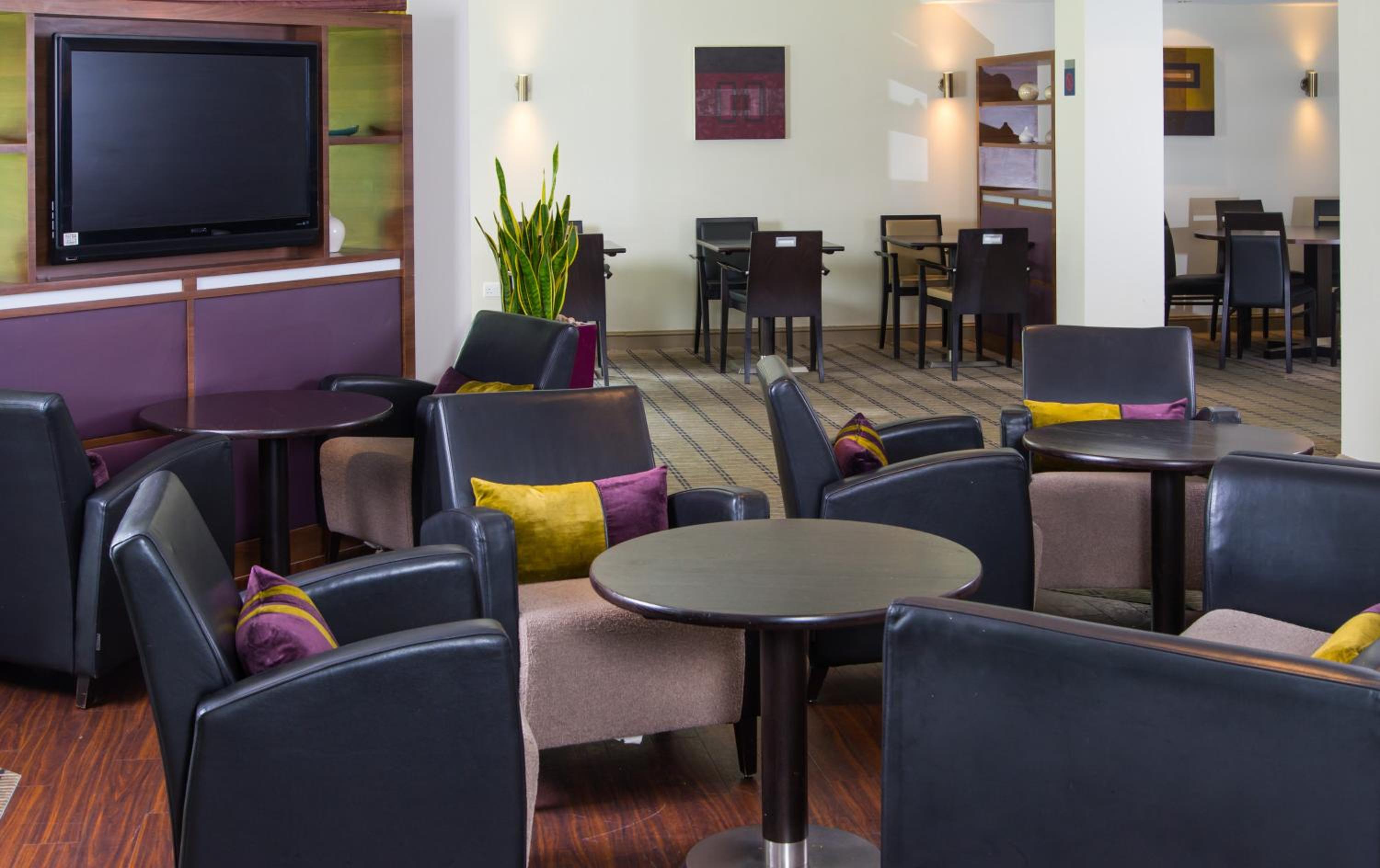 Stirling Vacations - Holiday Inn Express Stirling, an IHG Hotel - Property Image 8