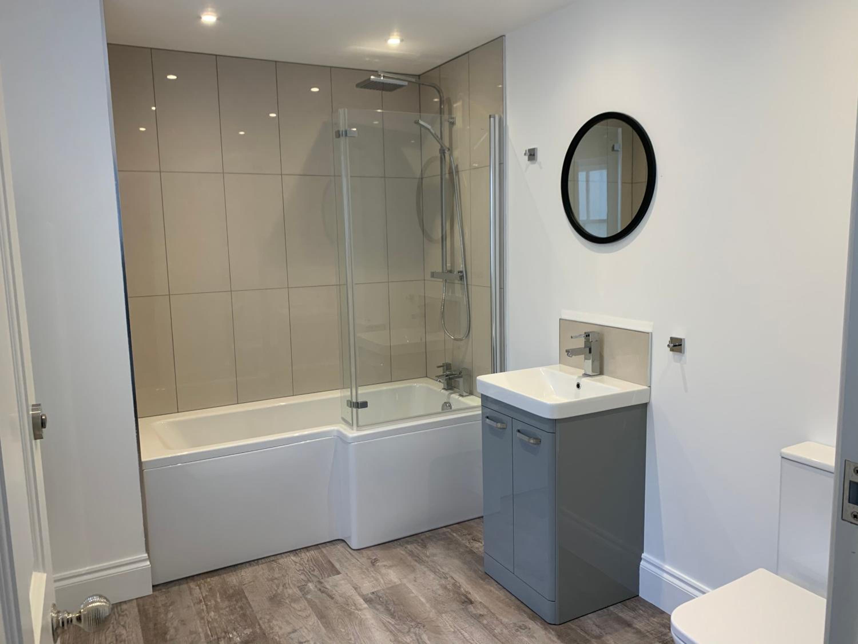 Luxury 2 Bed Apartment with Stunning Sea View Steps from Old Town and Dreamland, photo 31