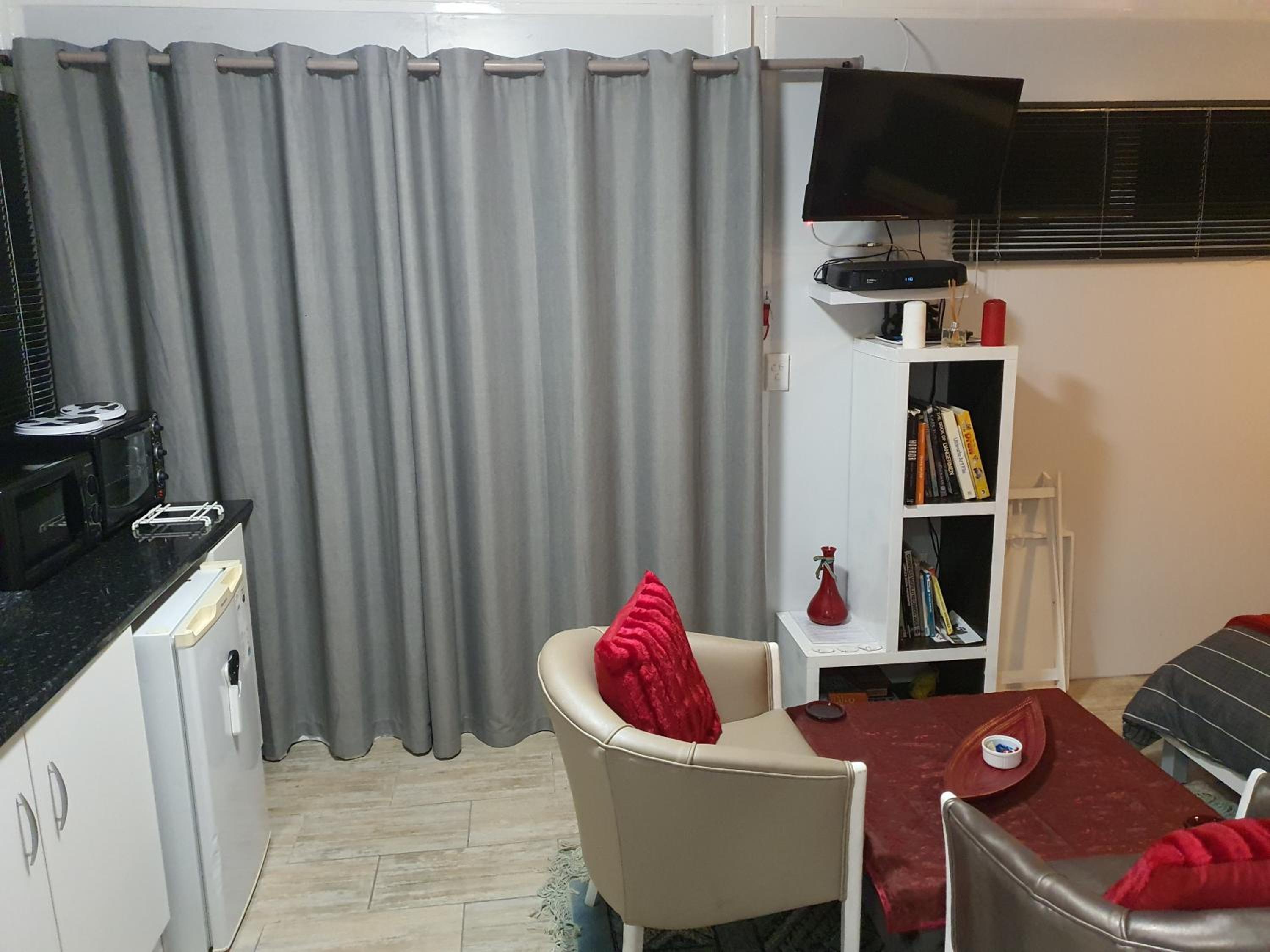 Atlantic Studio - Compact unit with Sea Views