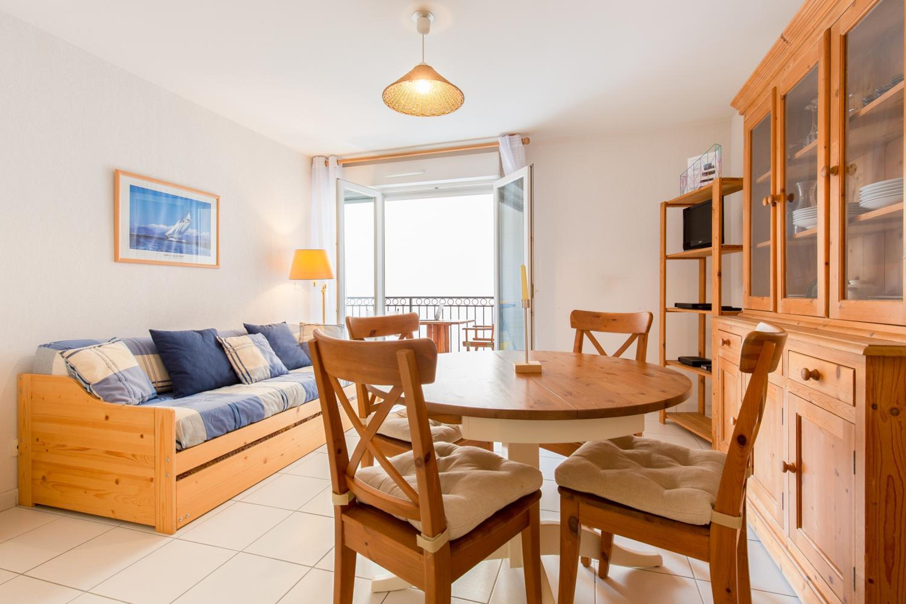 Palazzio Vieux Port by Welcome to Cannes view 3