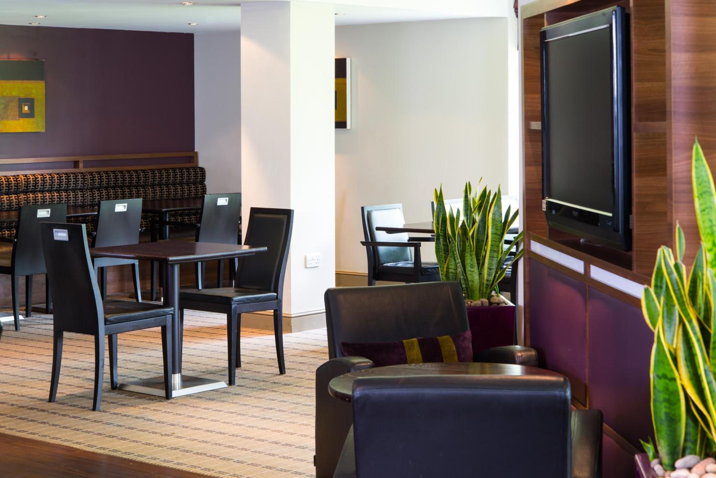 Stirling Vacations - Holiday Inn Express Stirling, an IHG Hotel - Property Image 12