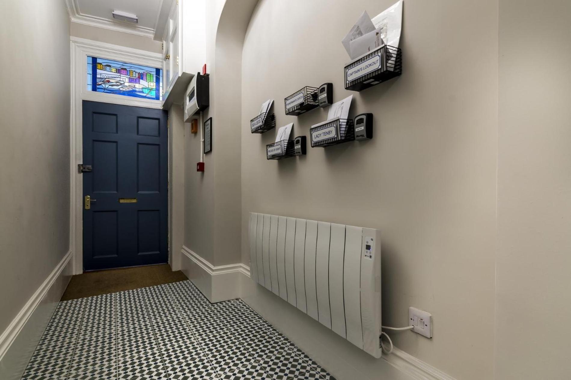 Fisherman's Catch - Two Bedroom Luxury Apartment - Tenby view 5