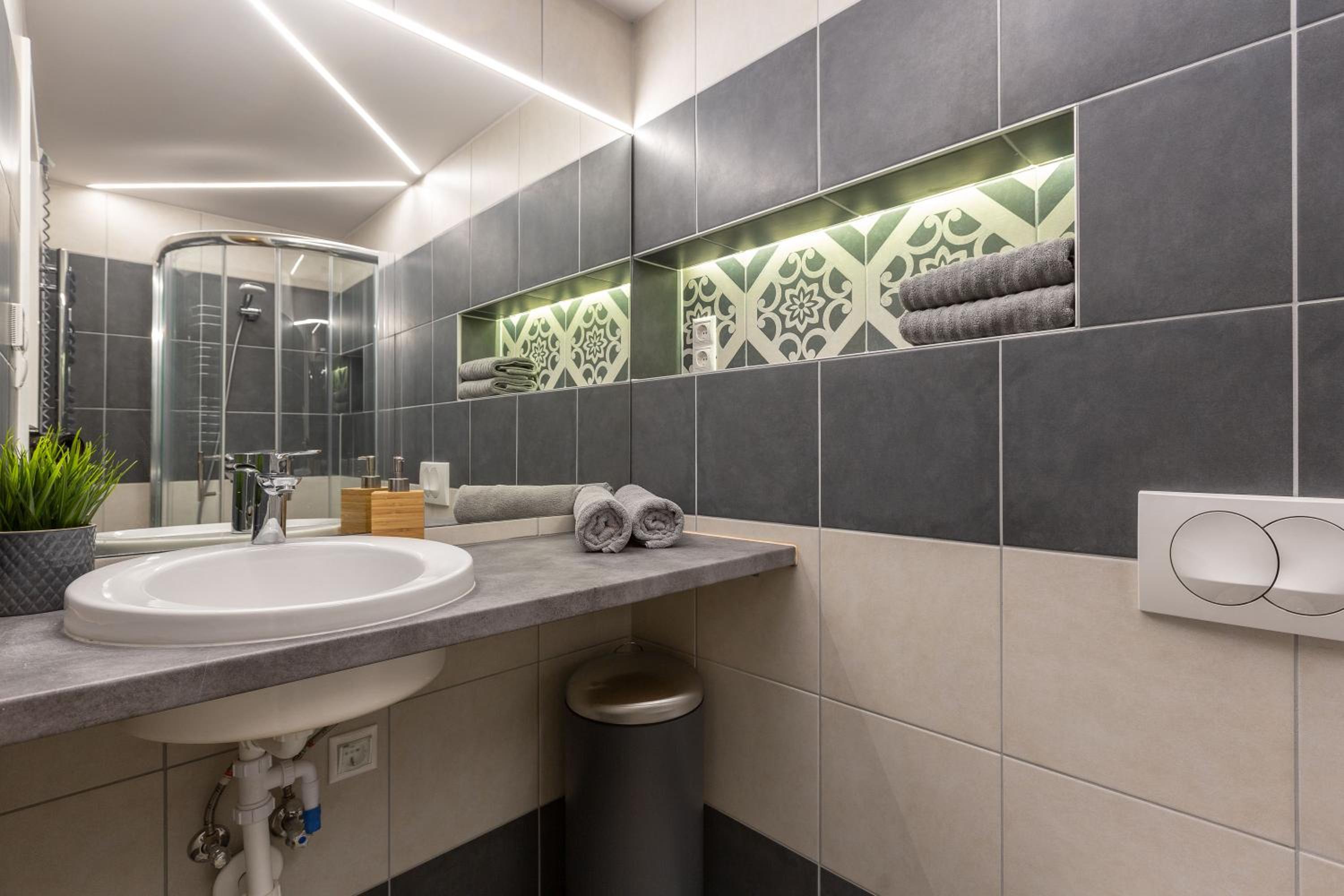 Luxury Central Home Next to the Fashion Str. view 5
