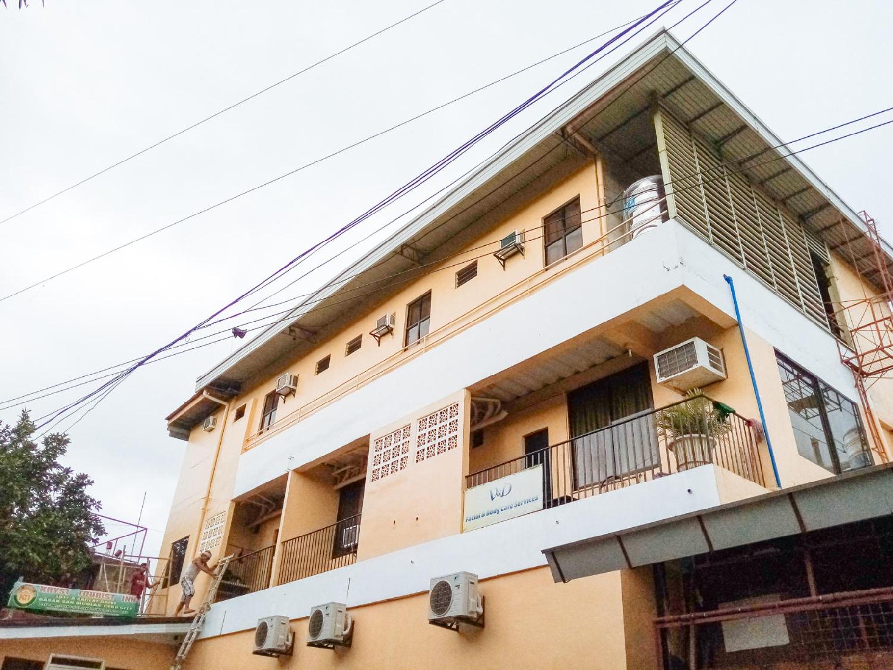 Hotel RedDoorz near Baclay Drive Super Metro - Image 1