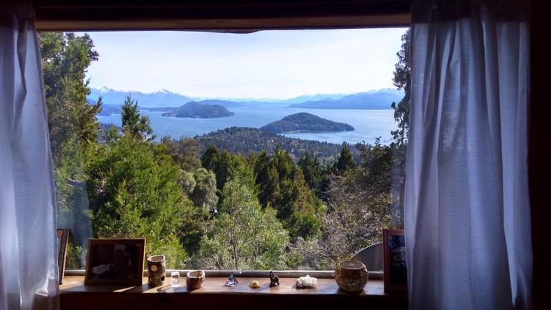 Hotel Cabaña con increíble vista al Nahuel Huapi - Image 1