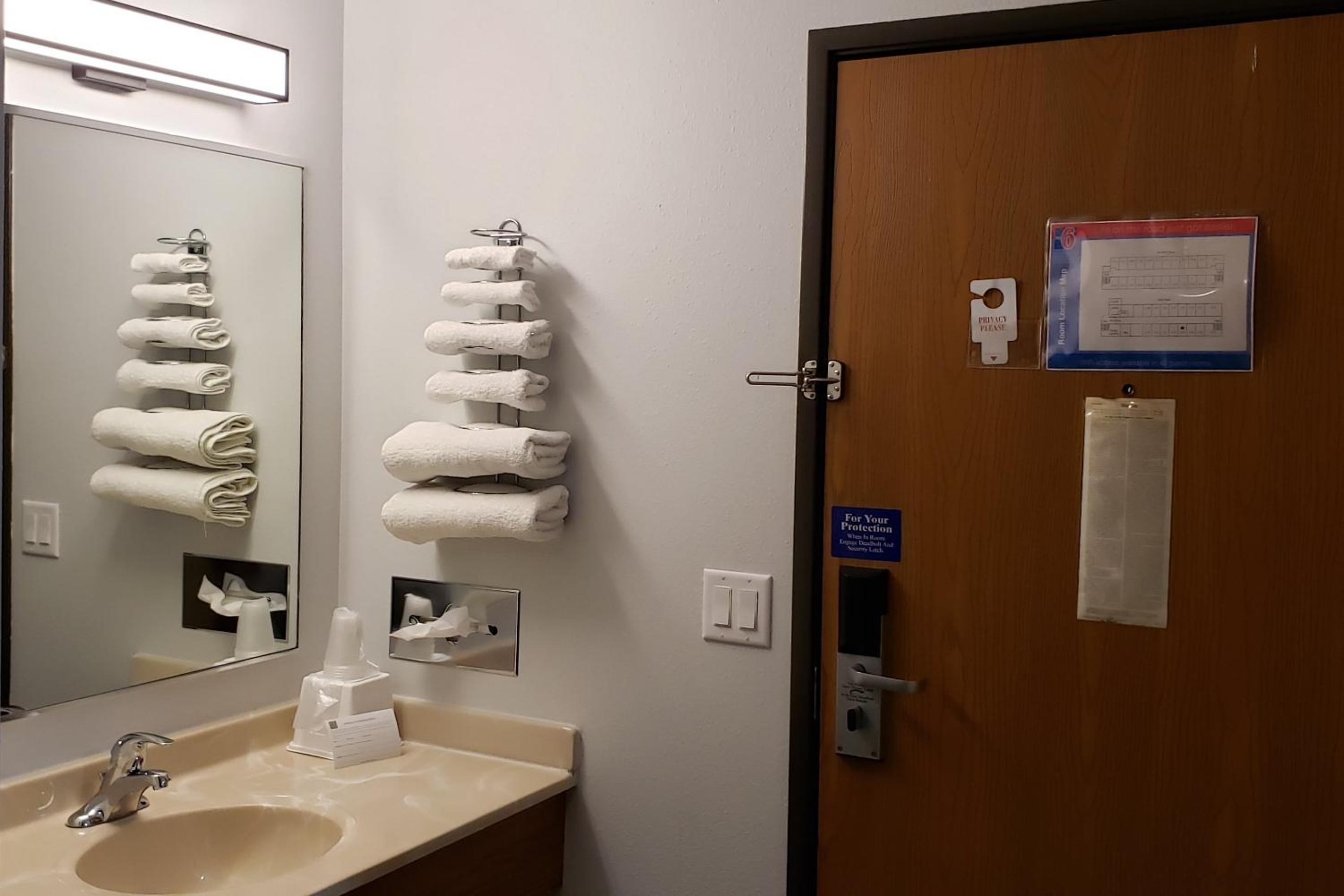 Motel 6-Kewanee, IL - Property Image 25