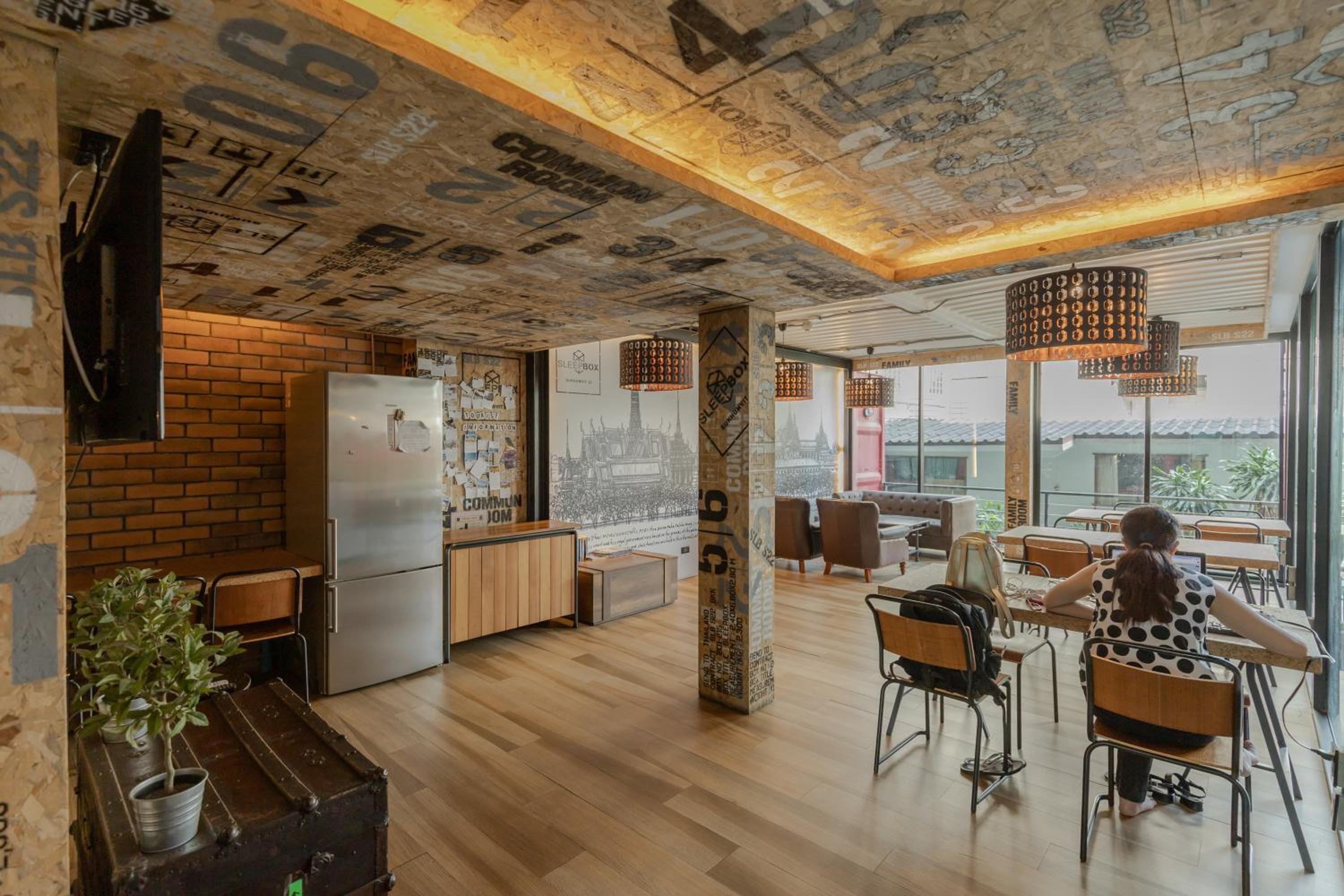Sleep Box Hotel Sukhumvit 22