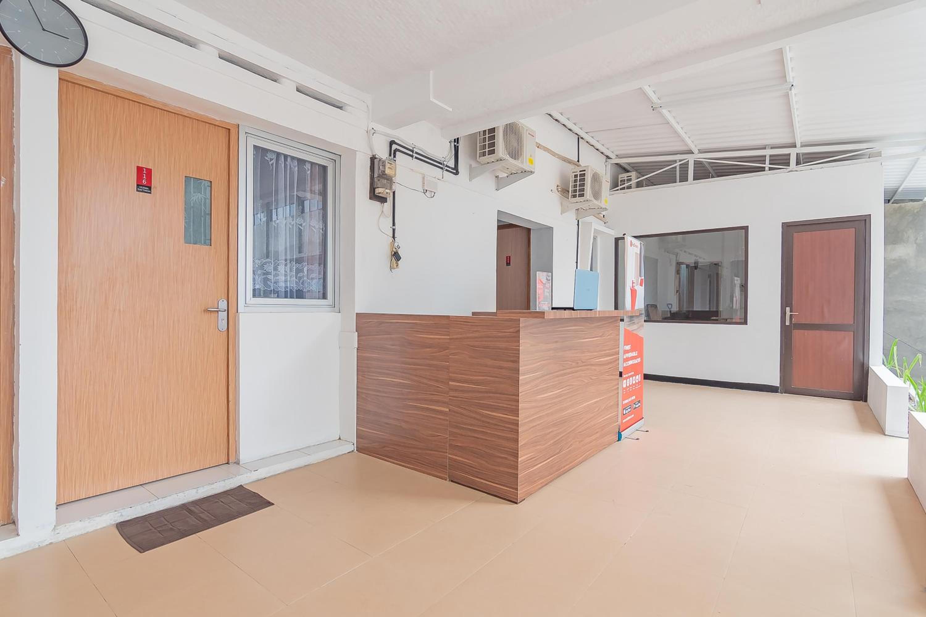 Urbanview Hotel Ultima Veteran Garut