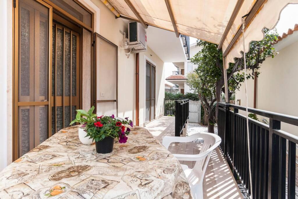 Sperlonga Apartments - Private Beach Street