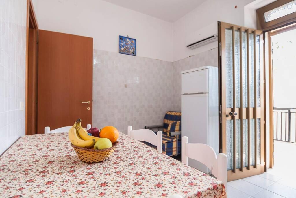 Sperlonga Apartments - Private Beach Street