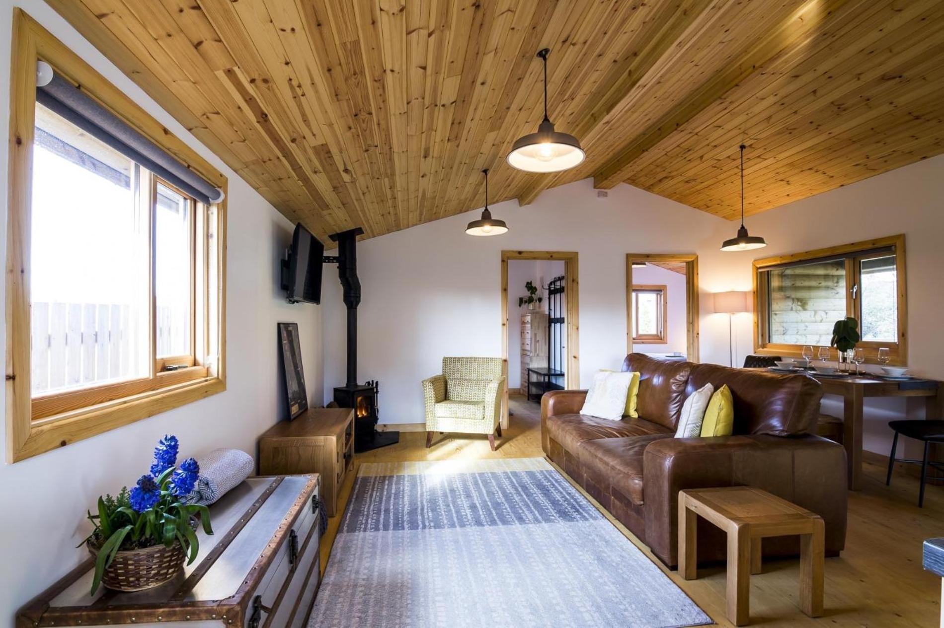 Laurel Lodge - 2 Bedroom Log Cabin - St Florence view 4