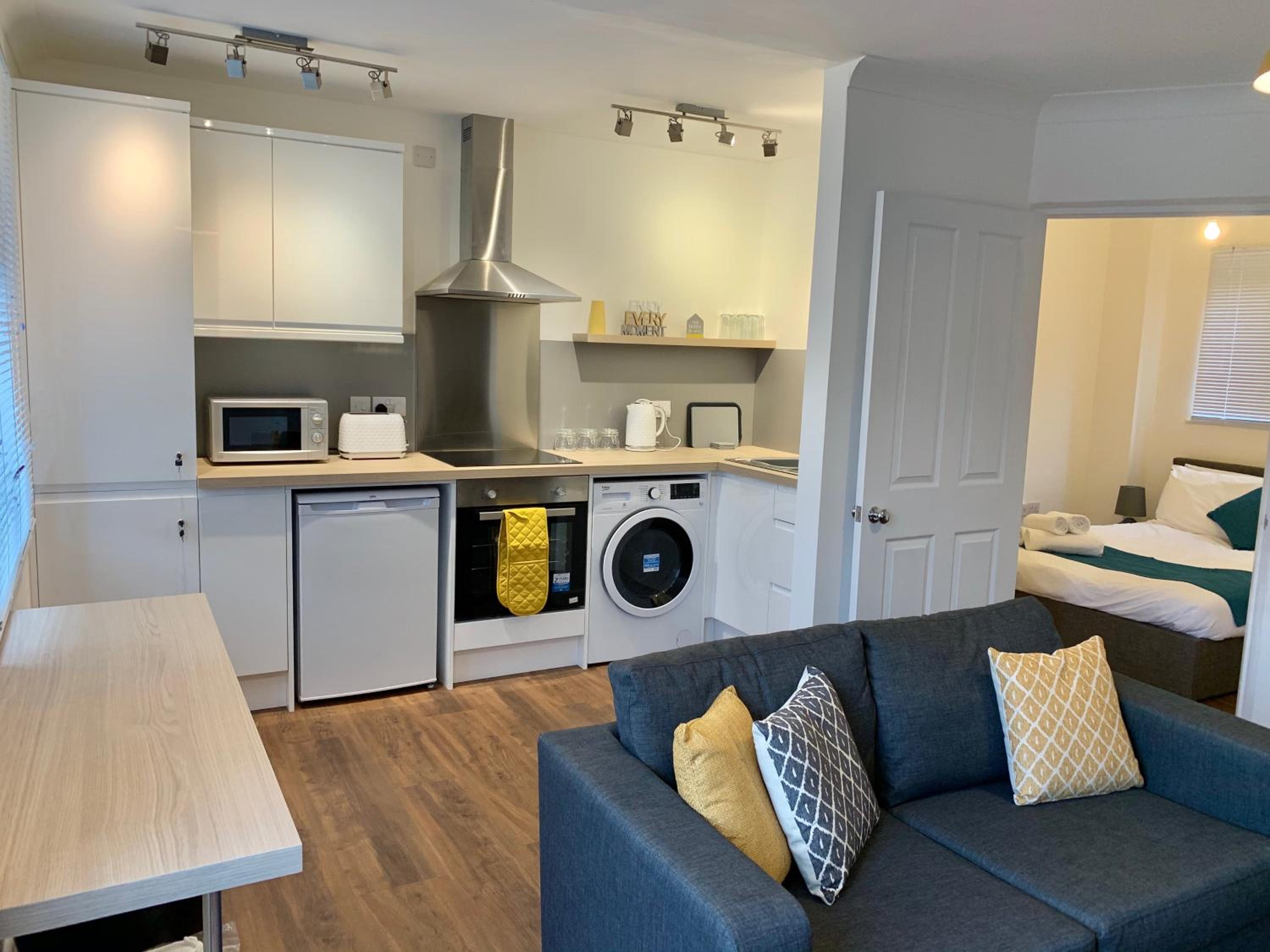 Lower Highview - Self Catering Apartment, fpventures Stroud view 2