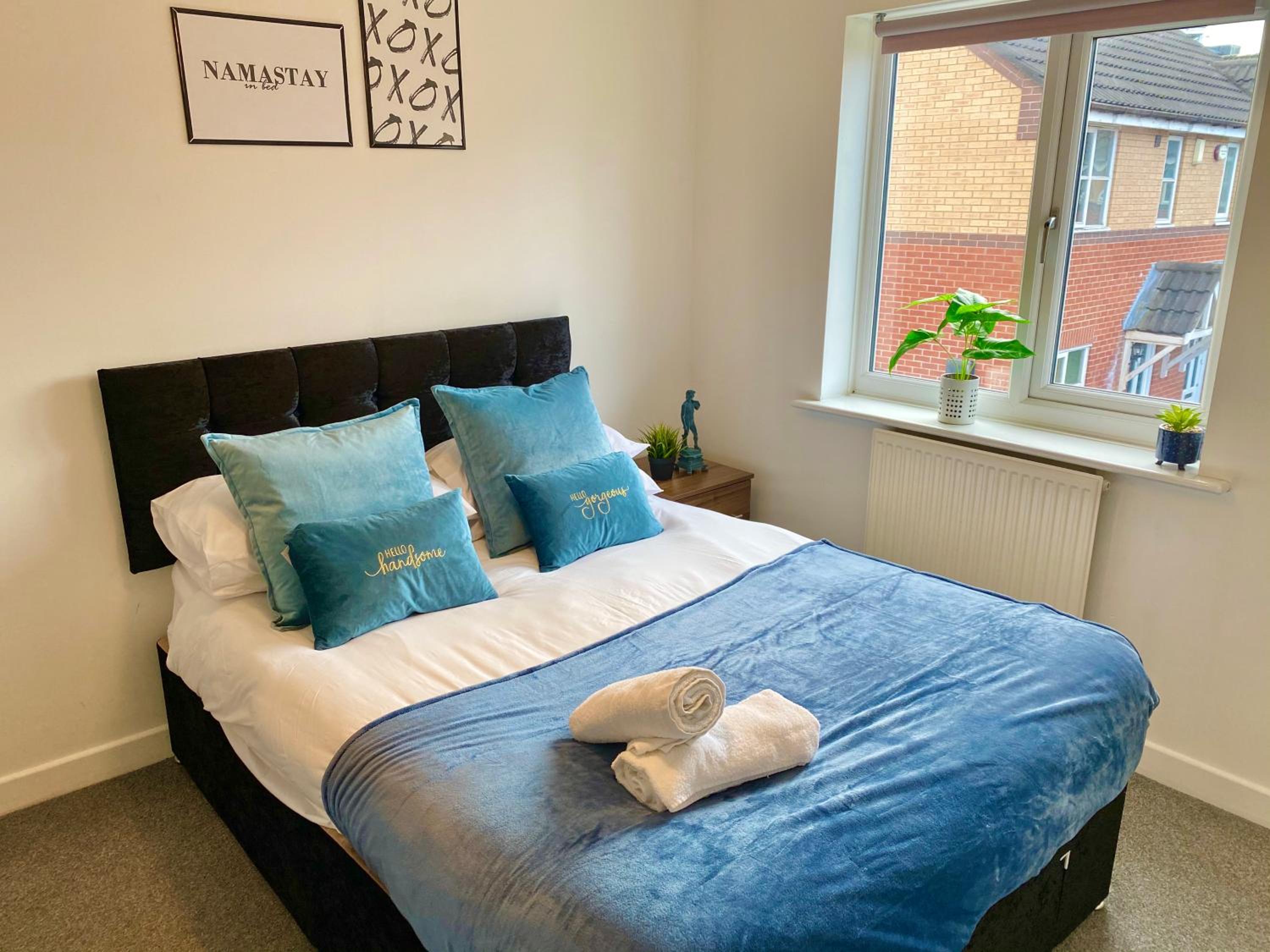 Convenient Manchester city centre 3BD with free parking view 5