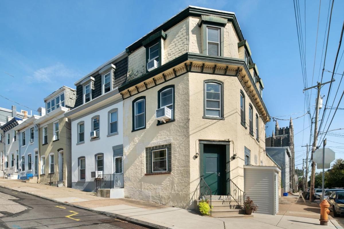 Modern Parisian Apartment in the Heart of Manayunk view 3