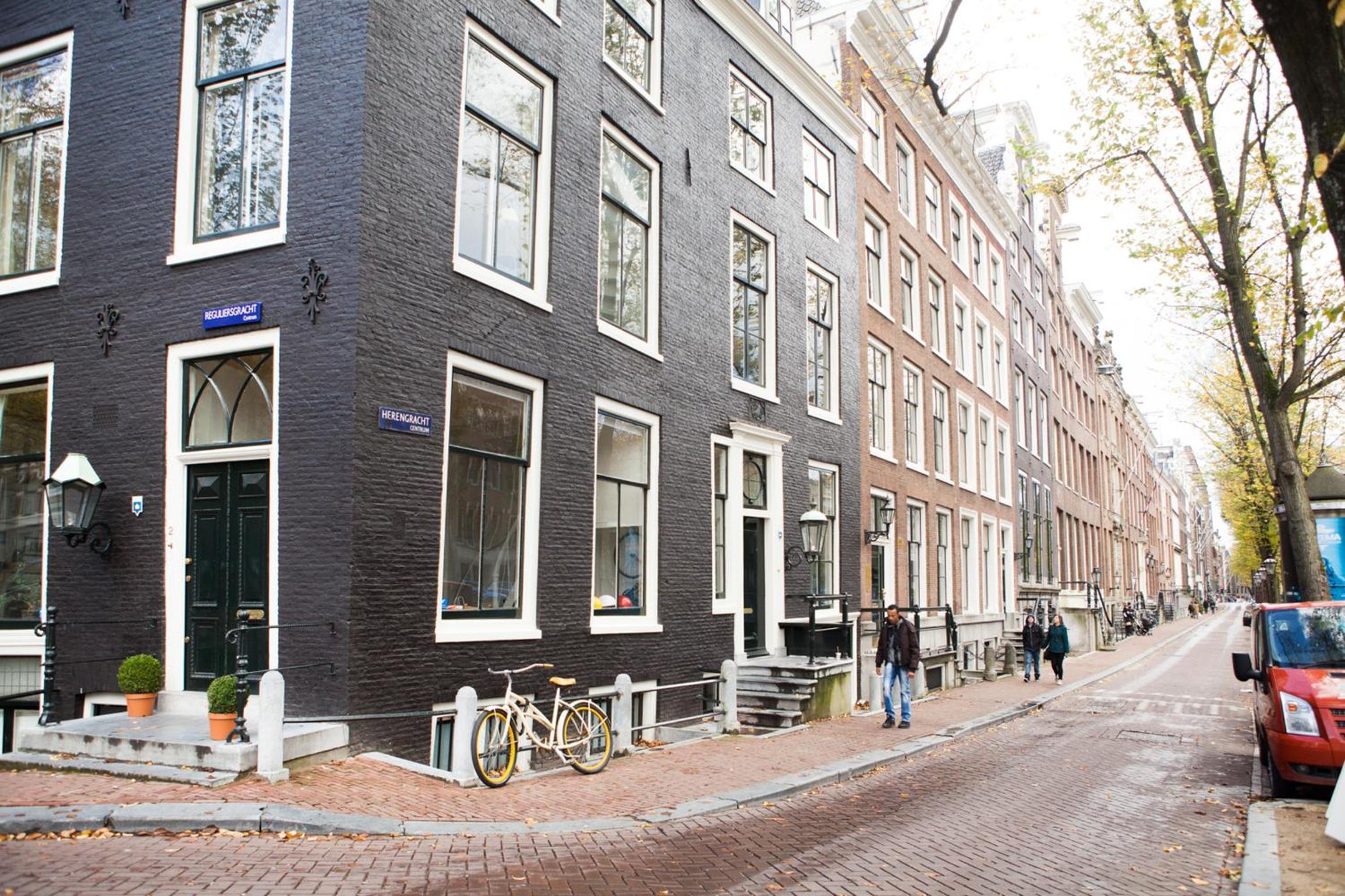 Mokum Suites