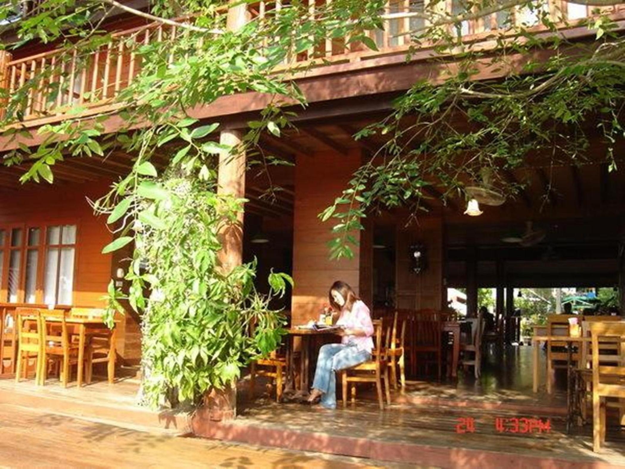 Riverhouse-The Teak House