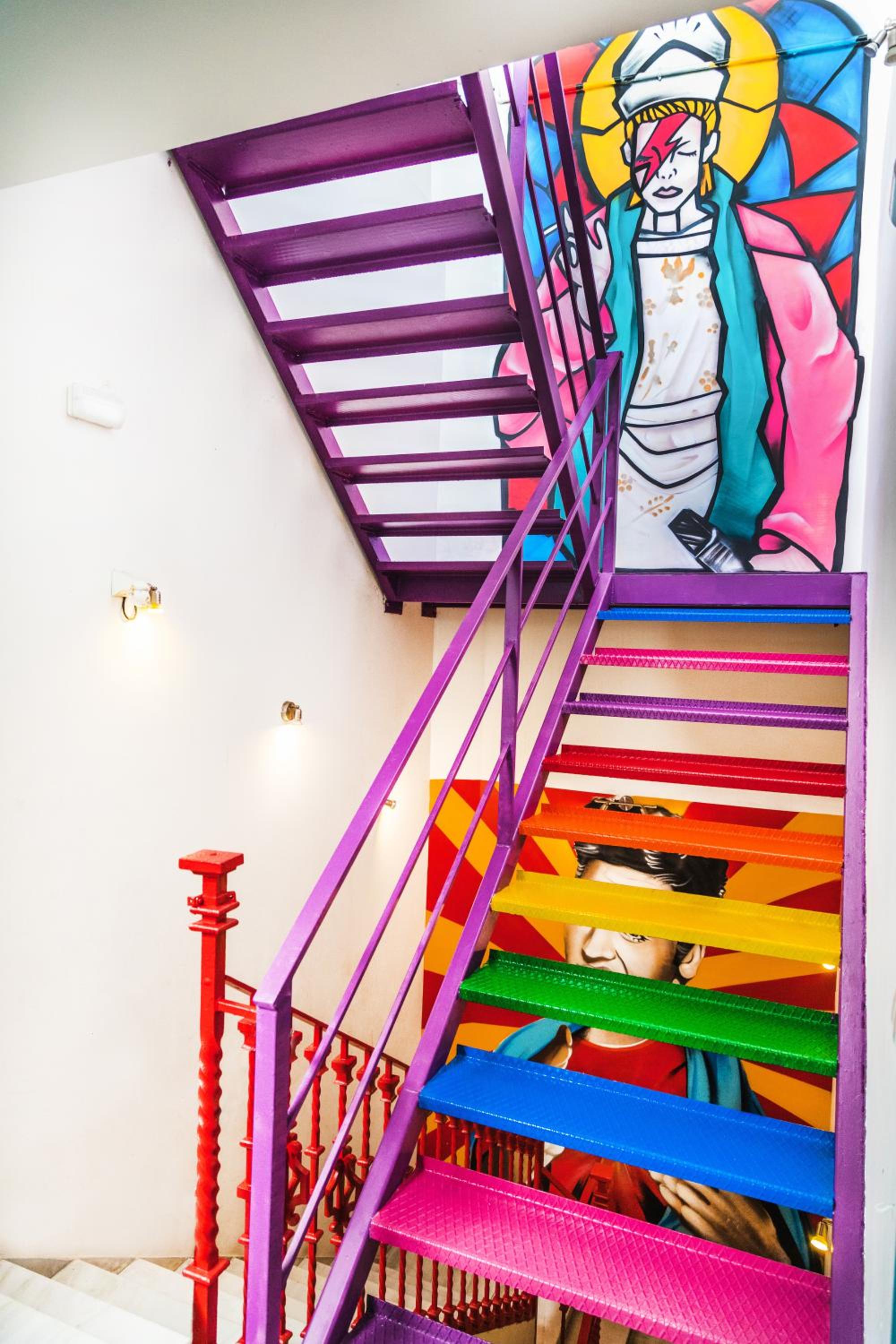 Seville Vacations - Sevilla Kitsch Hostel Art - Property Image 53