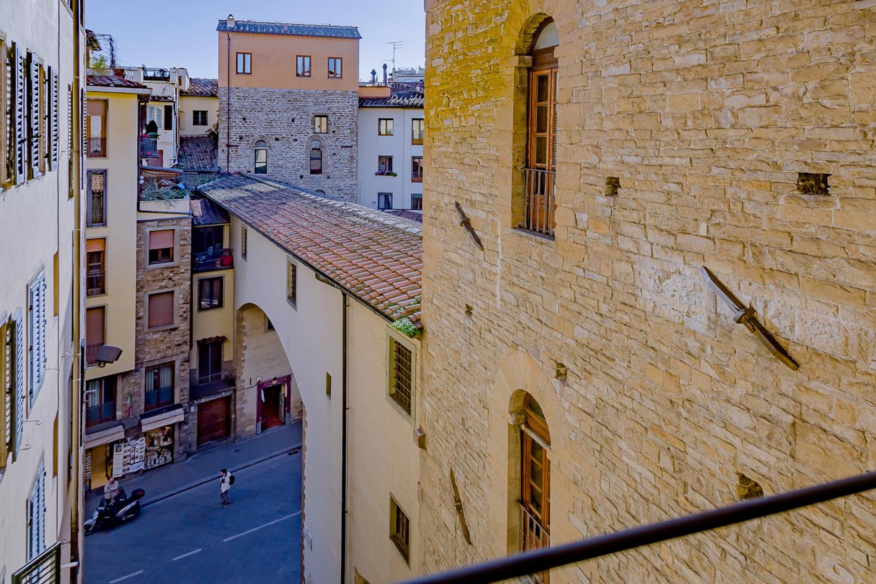SKYLINE FLORENCE APARTMENT