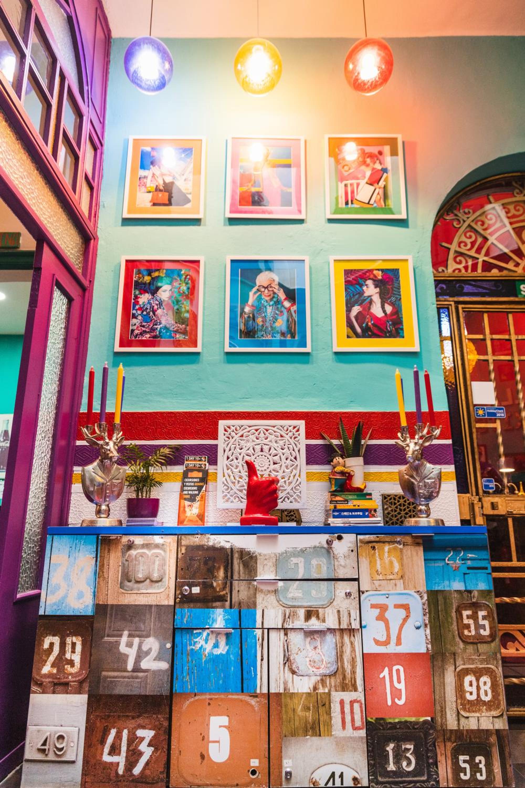 Seville Vacations - Sevilla Kitsch Hostel Art - Property Image 47