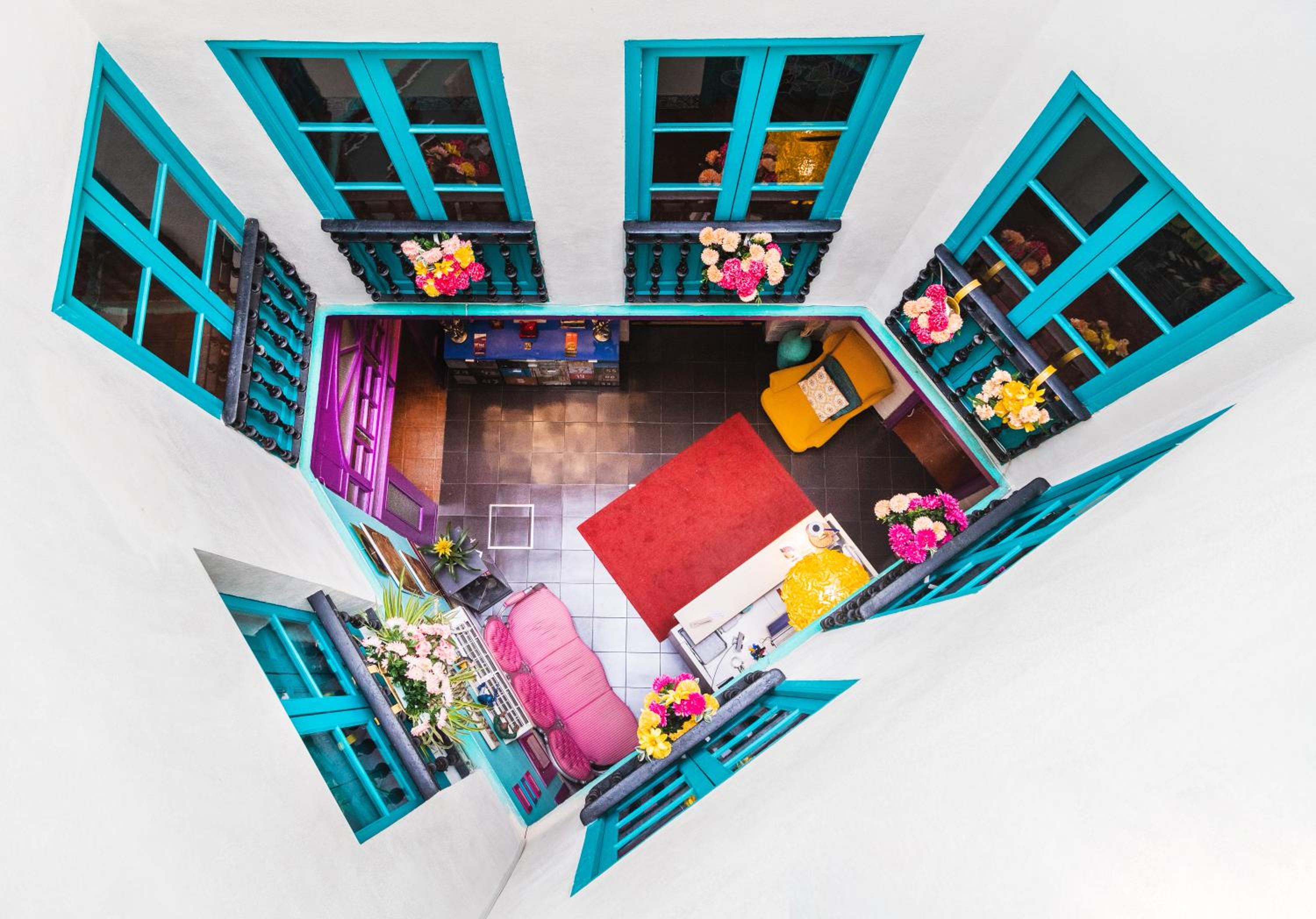 Seville Vacations - Sevilla Kitsch Hostel Art - Property Image 51