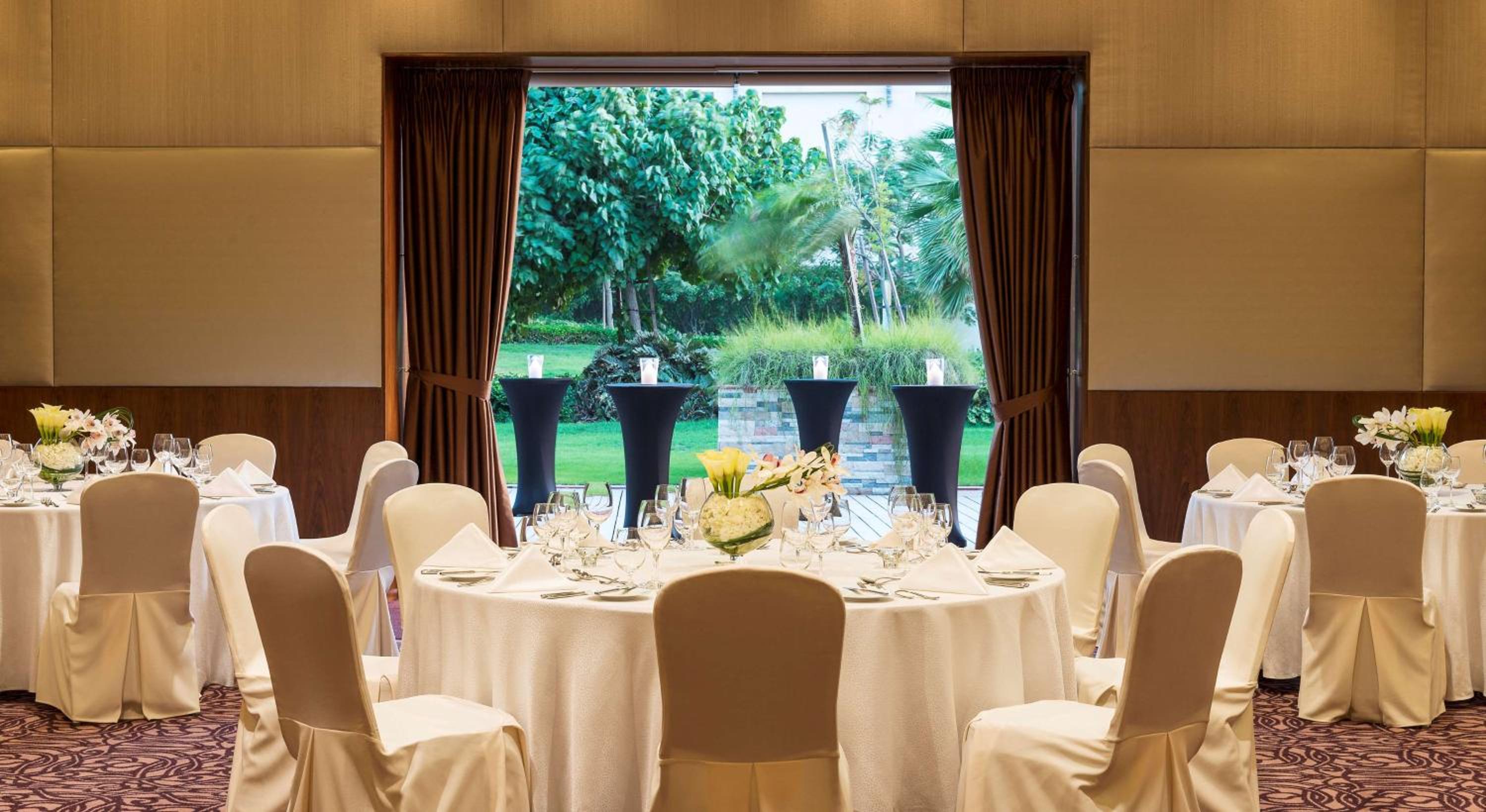 Yas Plaza Mangroves by IHG