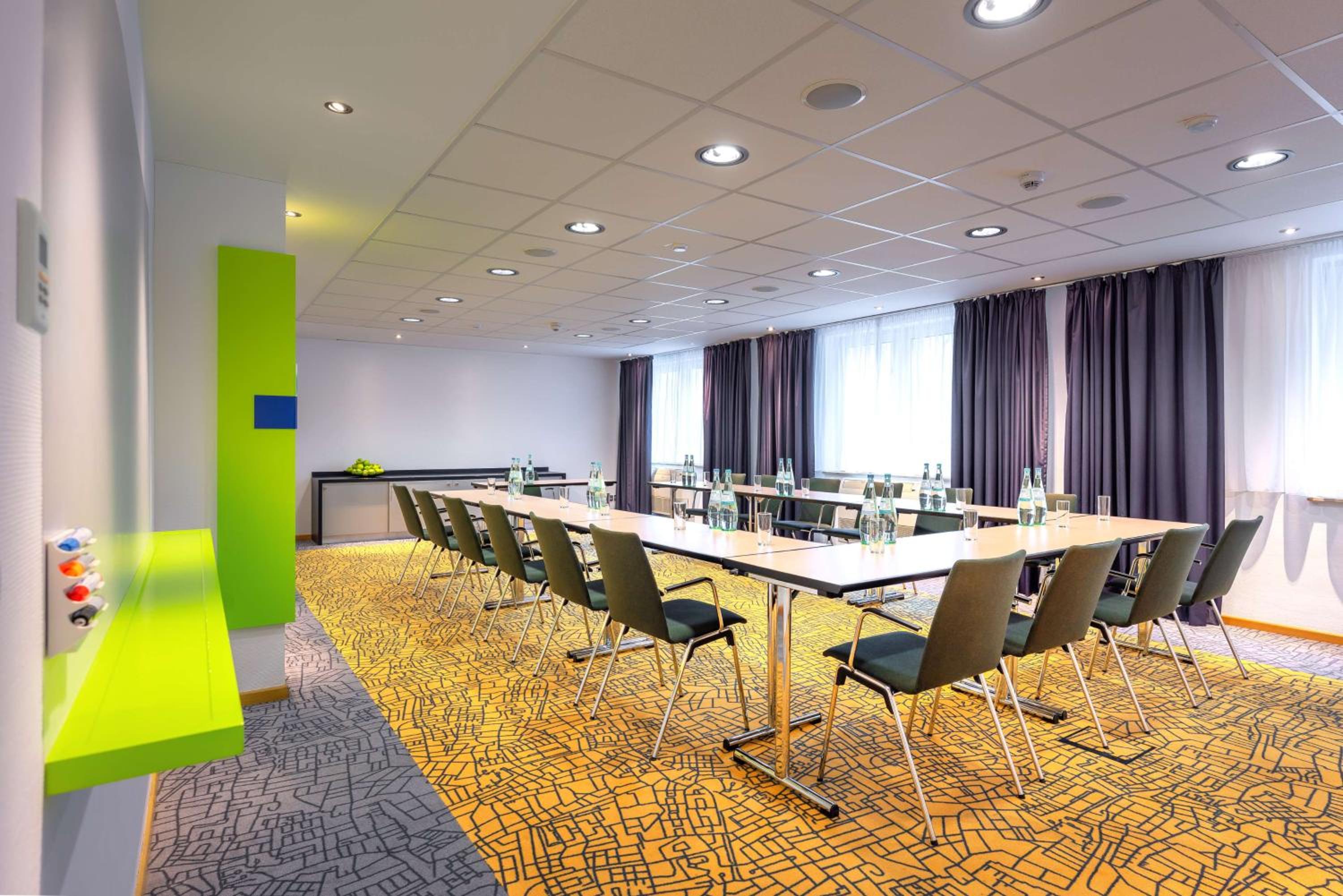 Park Inn by Radisson Nurnberg - Property Image 2
