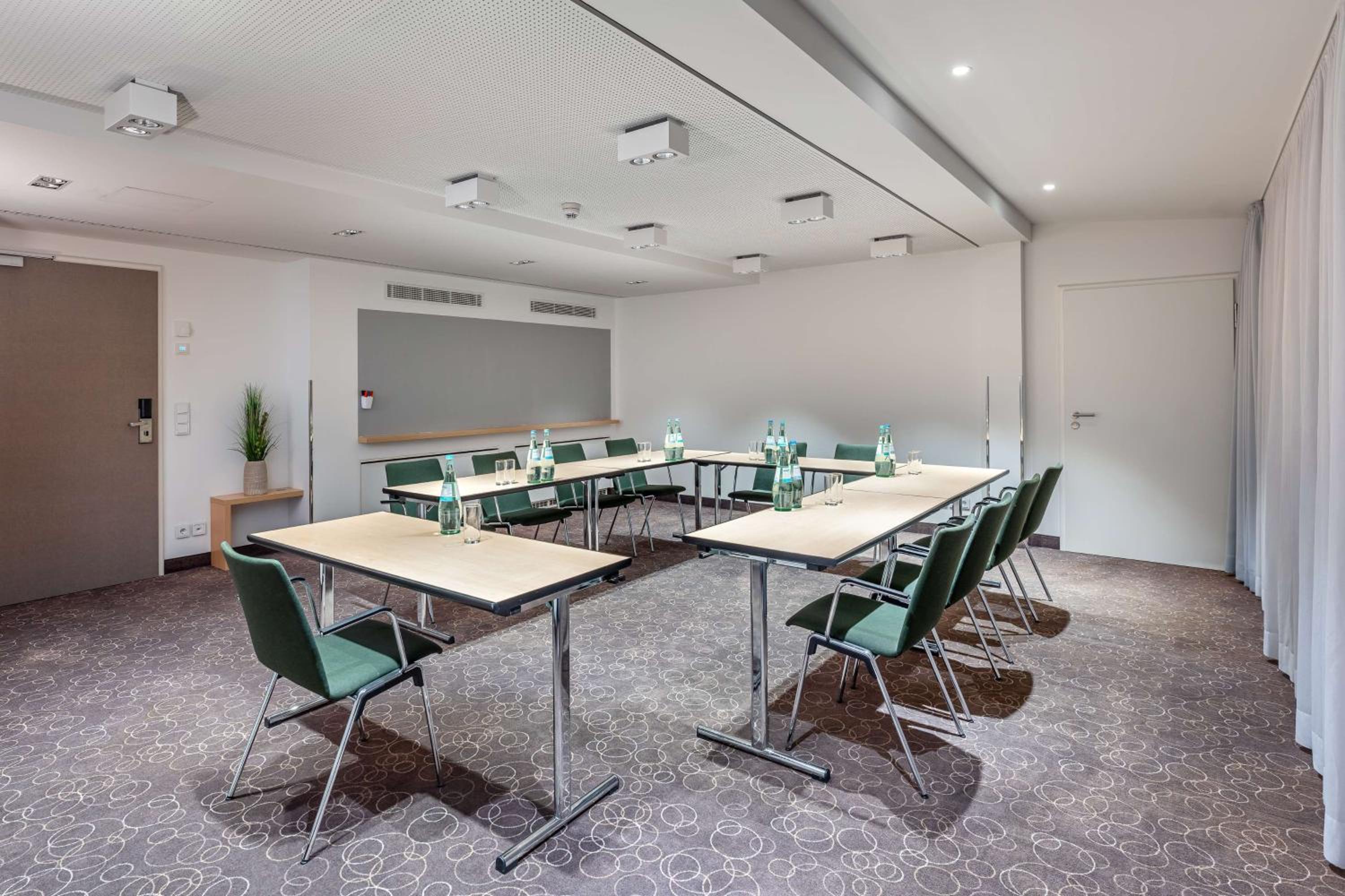 Park Inn by Radisson Nurnberg - Property Image 10