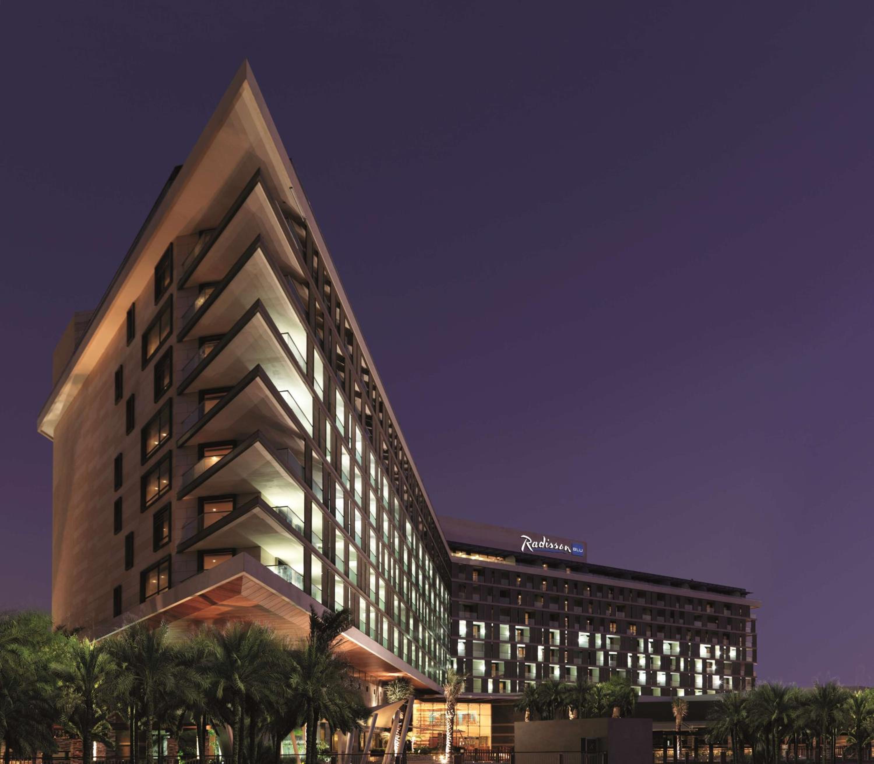 Yas Plaza Mangroves by IHG