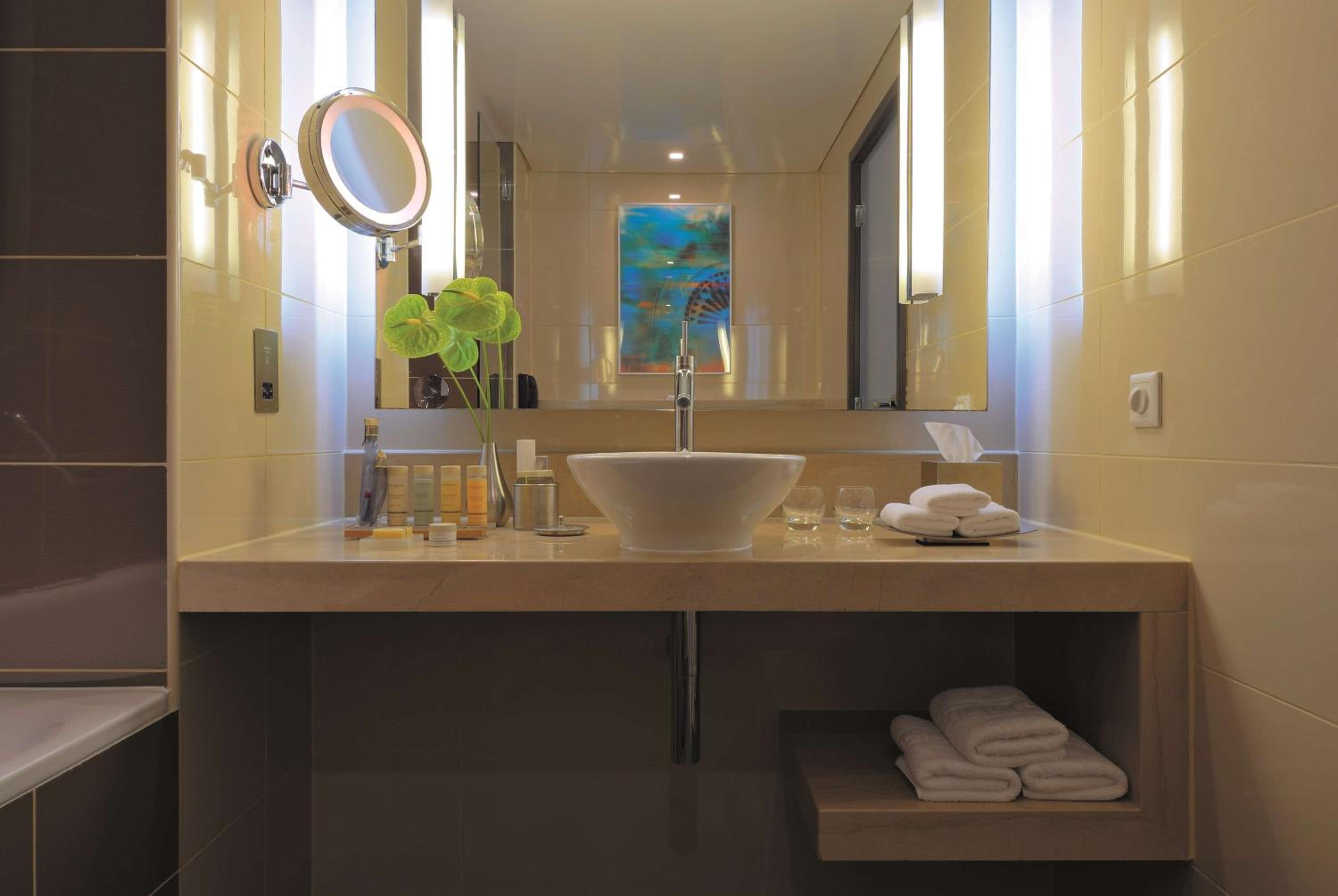 Yas Plaza Mangroves by IHG