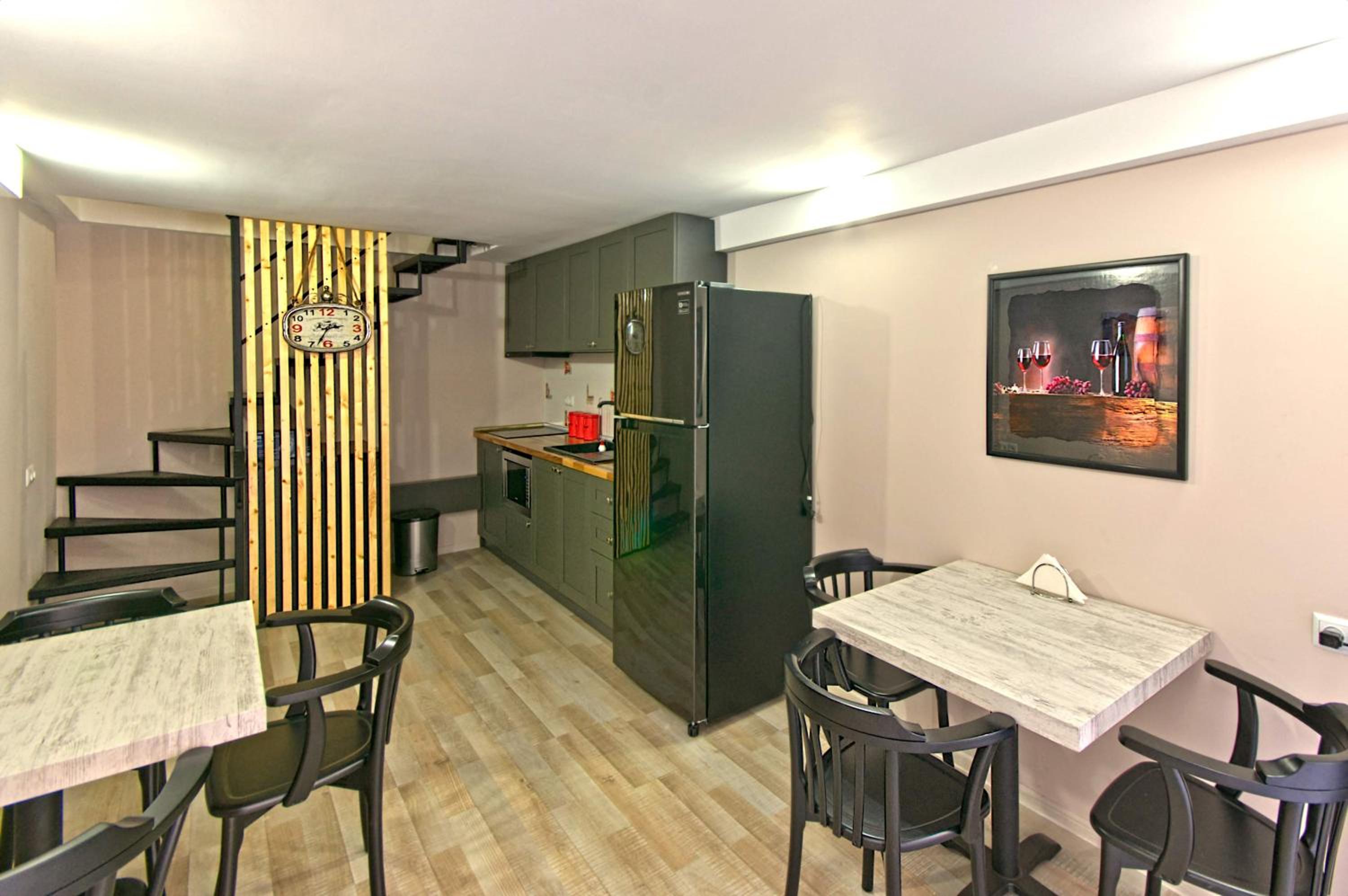 Sakhli at Chavchavadze ave 15 view 2