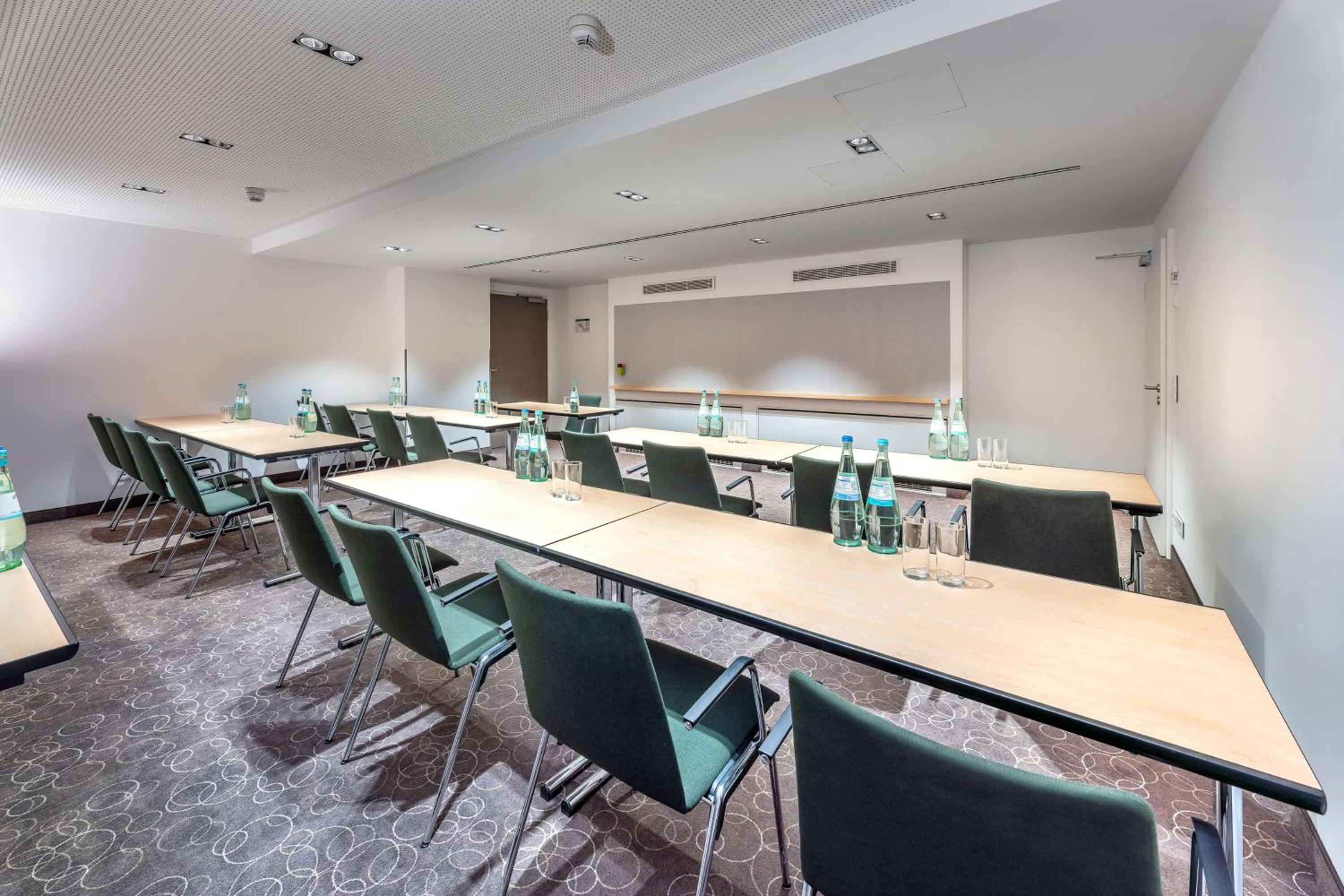 Park Inn by Radisson Nurnberg - Property Image 8