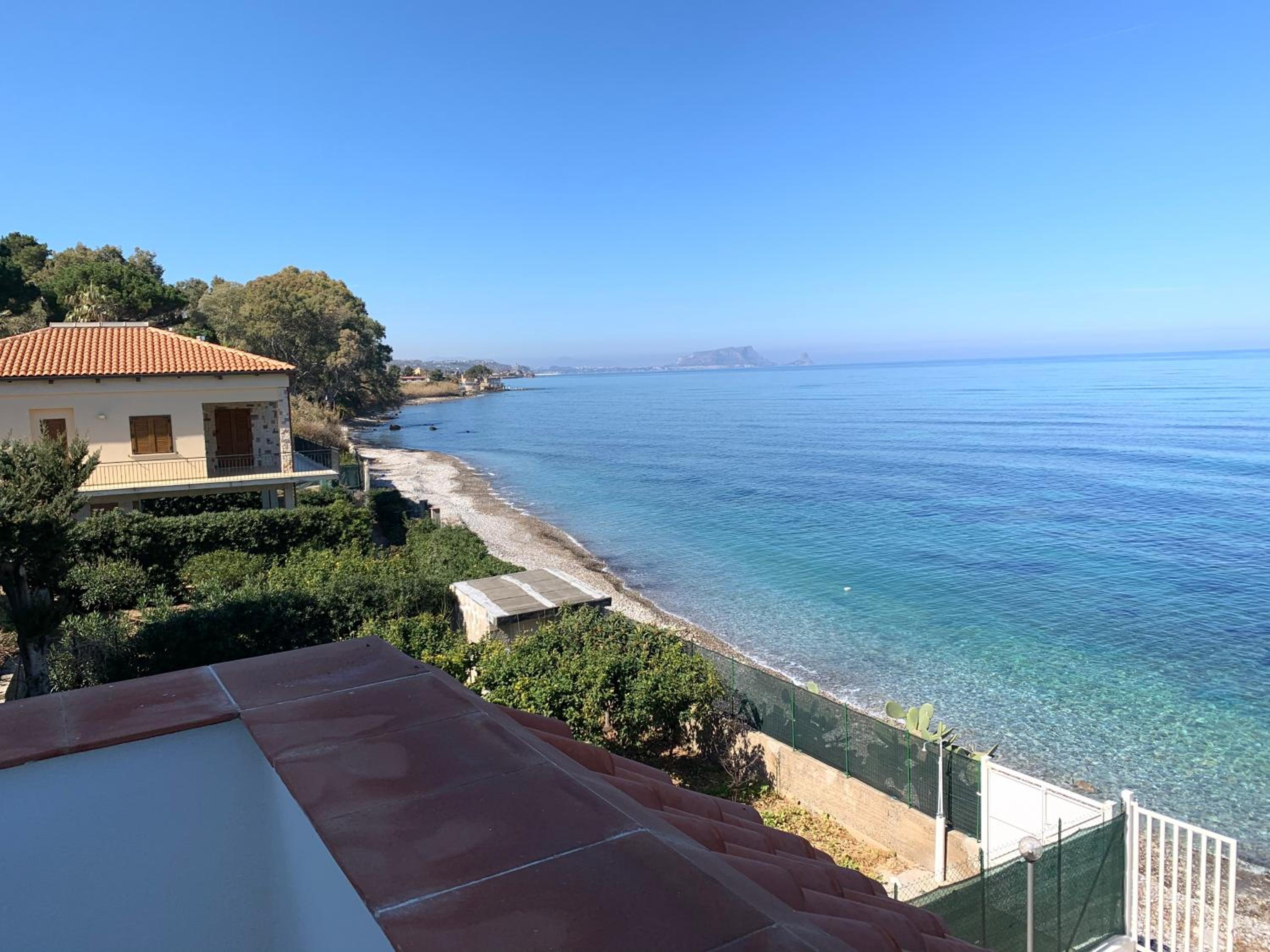 Sfondo Blu Villa sul mare photo 4