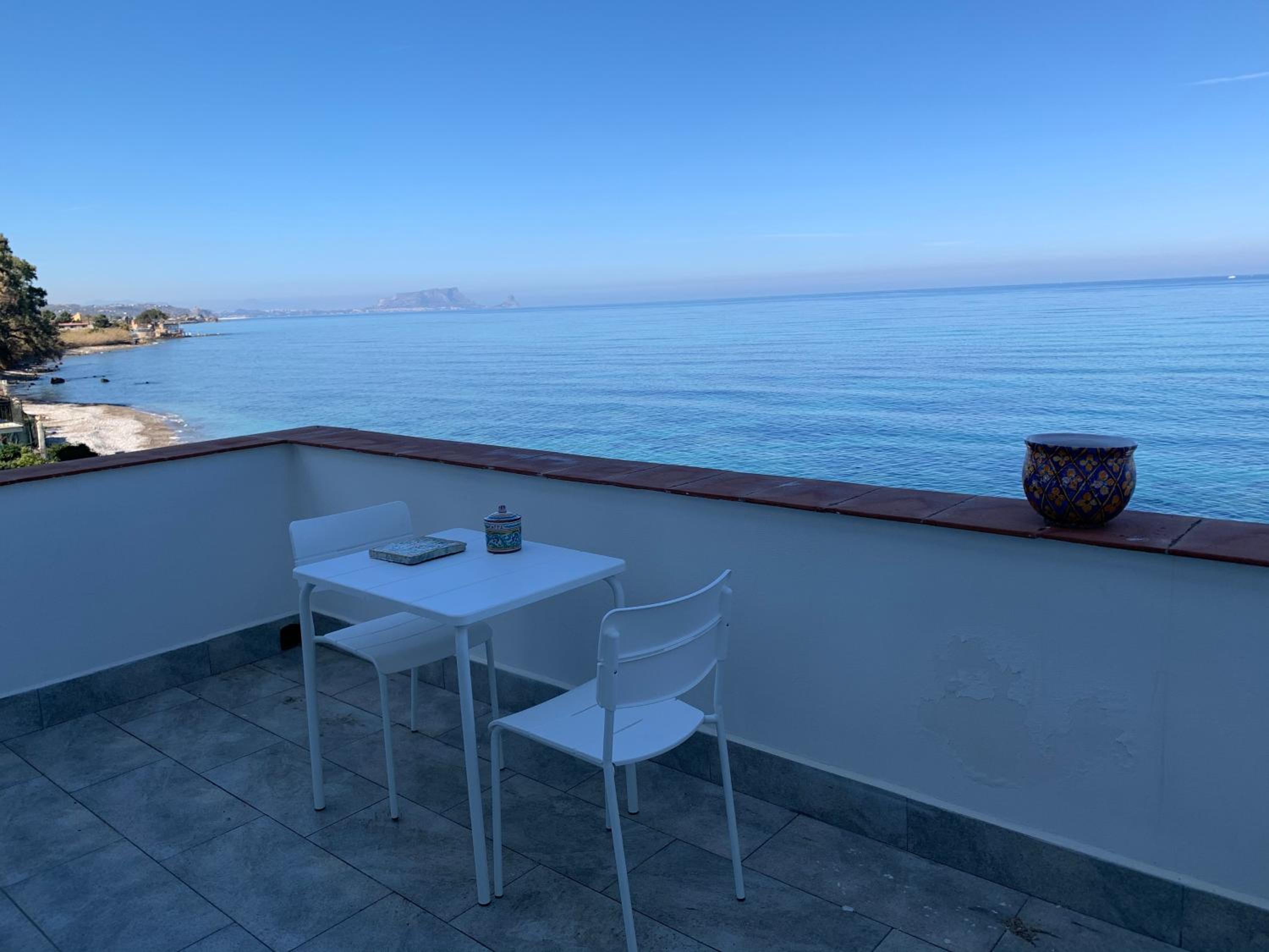 Sfondo Blu Villa sul mare photo 3