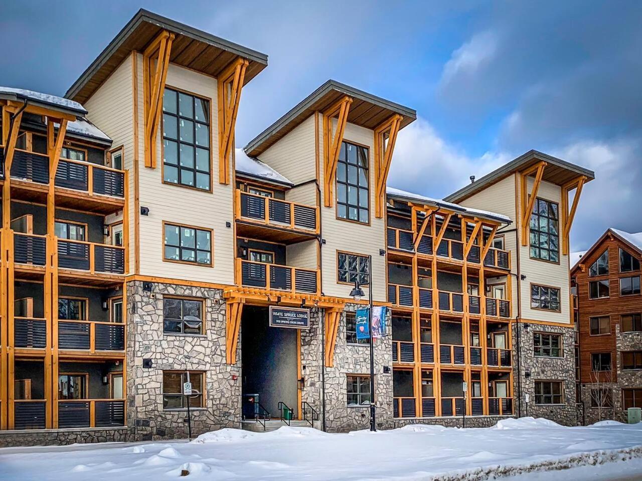 Luxury 1BR King Suite Hot Tub Couple Retreat Central Bridgette Bar