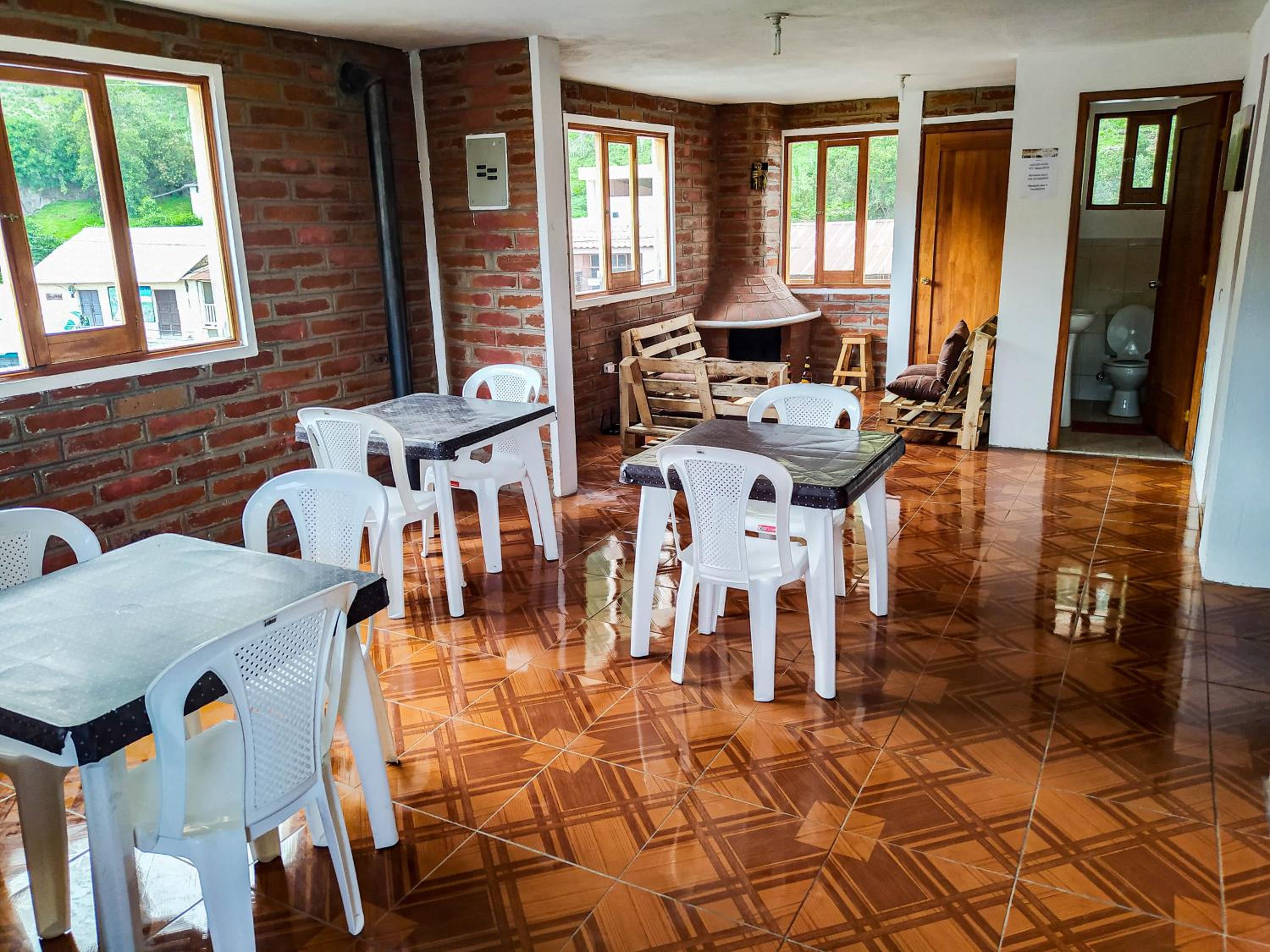 Lagoon Hotel Chugchilan