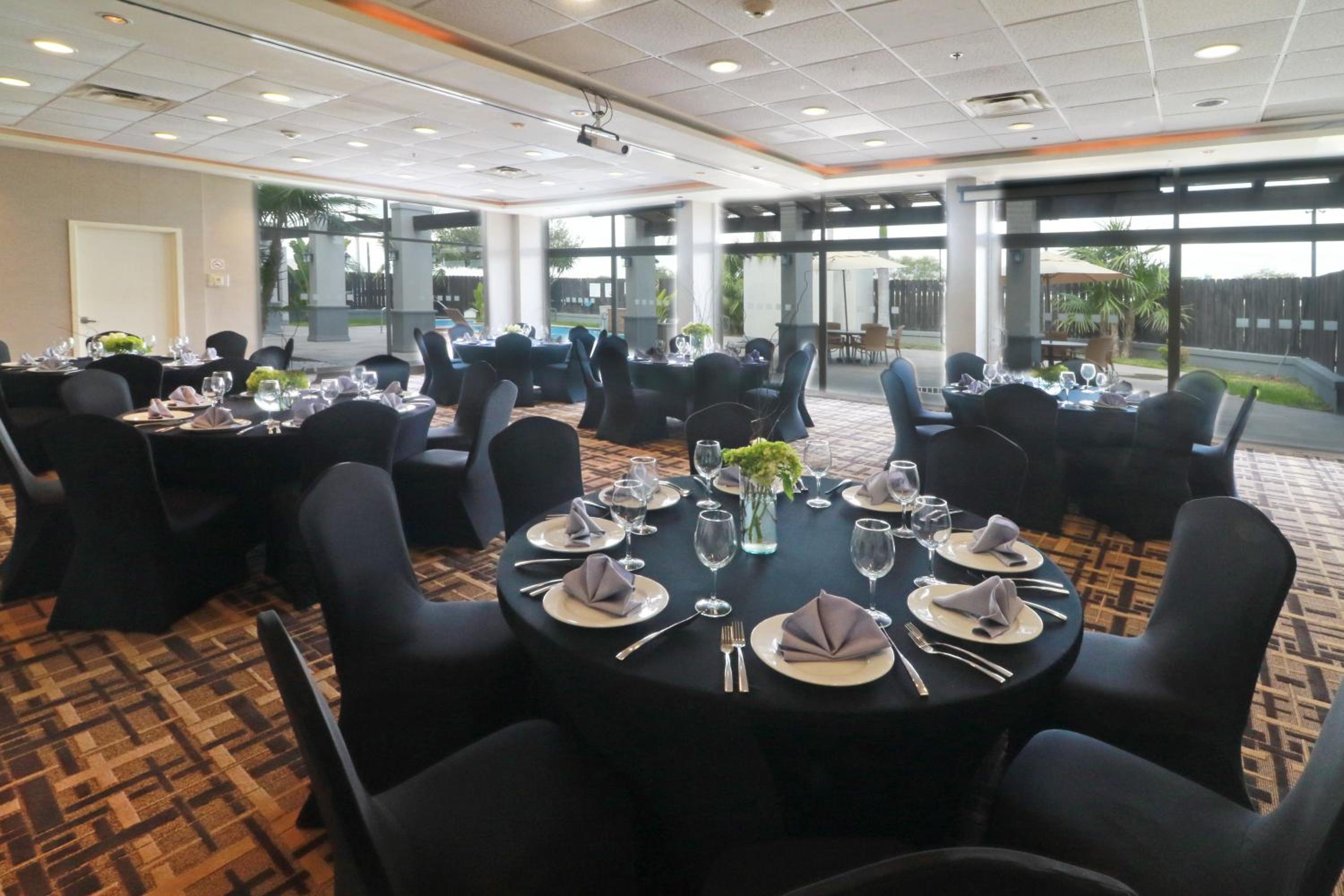 Reynosa Vacations - Holiday Inn Reynosa Industrial Poniente, an IHG Hotel - Property Image 6