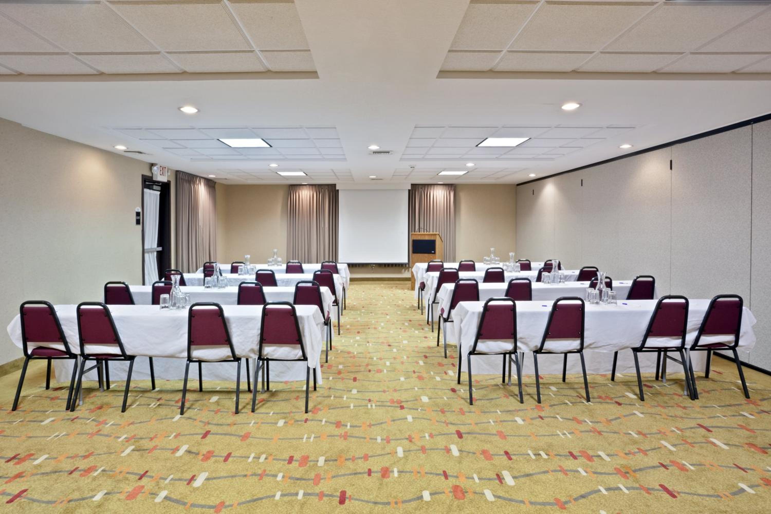Albany Vacations - Holiday Inn Express Hotel  Suites Albany, an IHG Hotel - Property Image 15