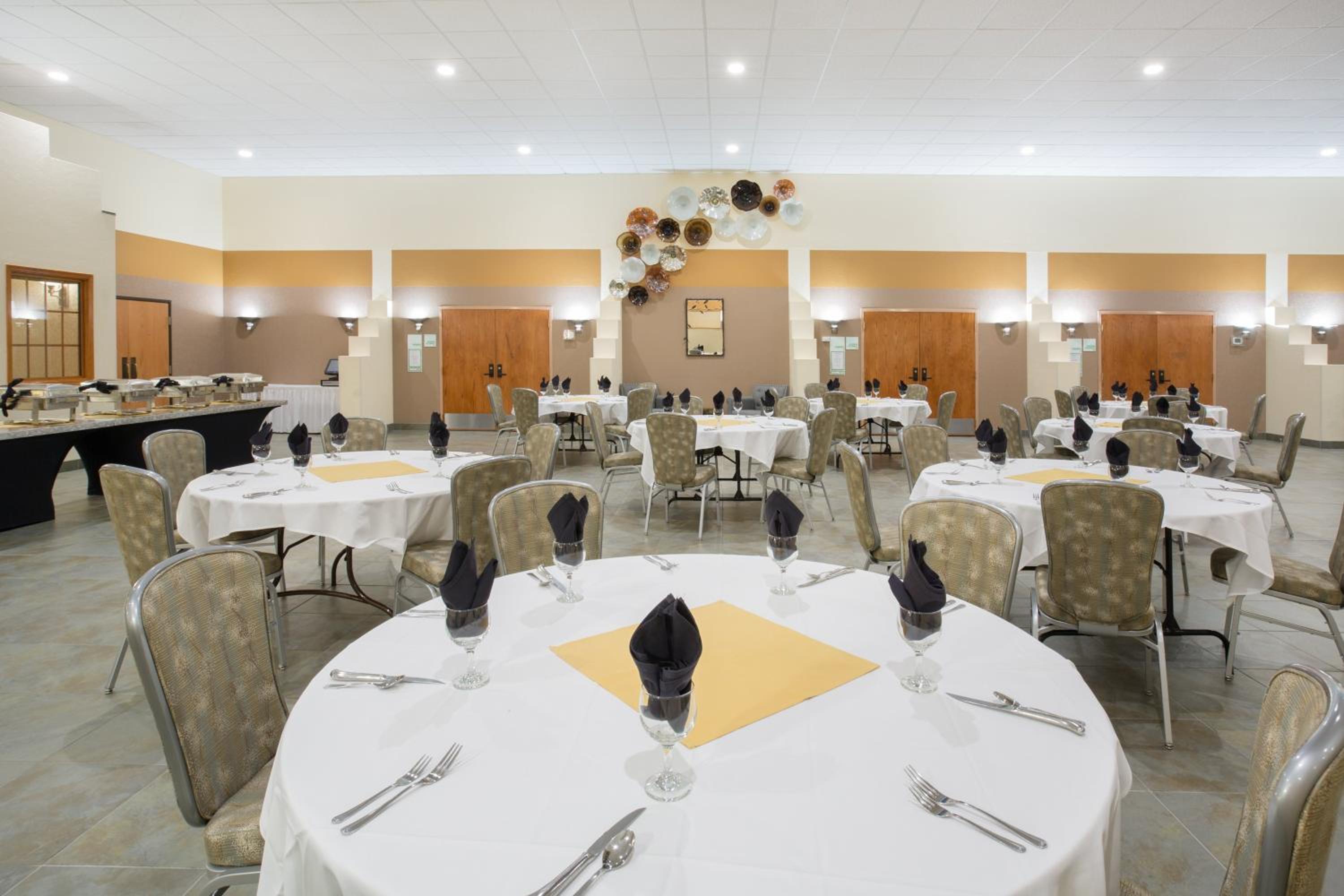 Riverton Vacations - Holiday Inn Riverton-Convention Center, an IHG Hotel - Property Image 9