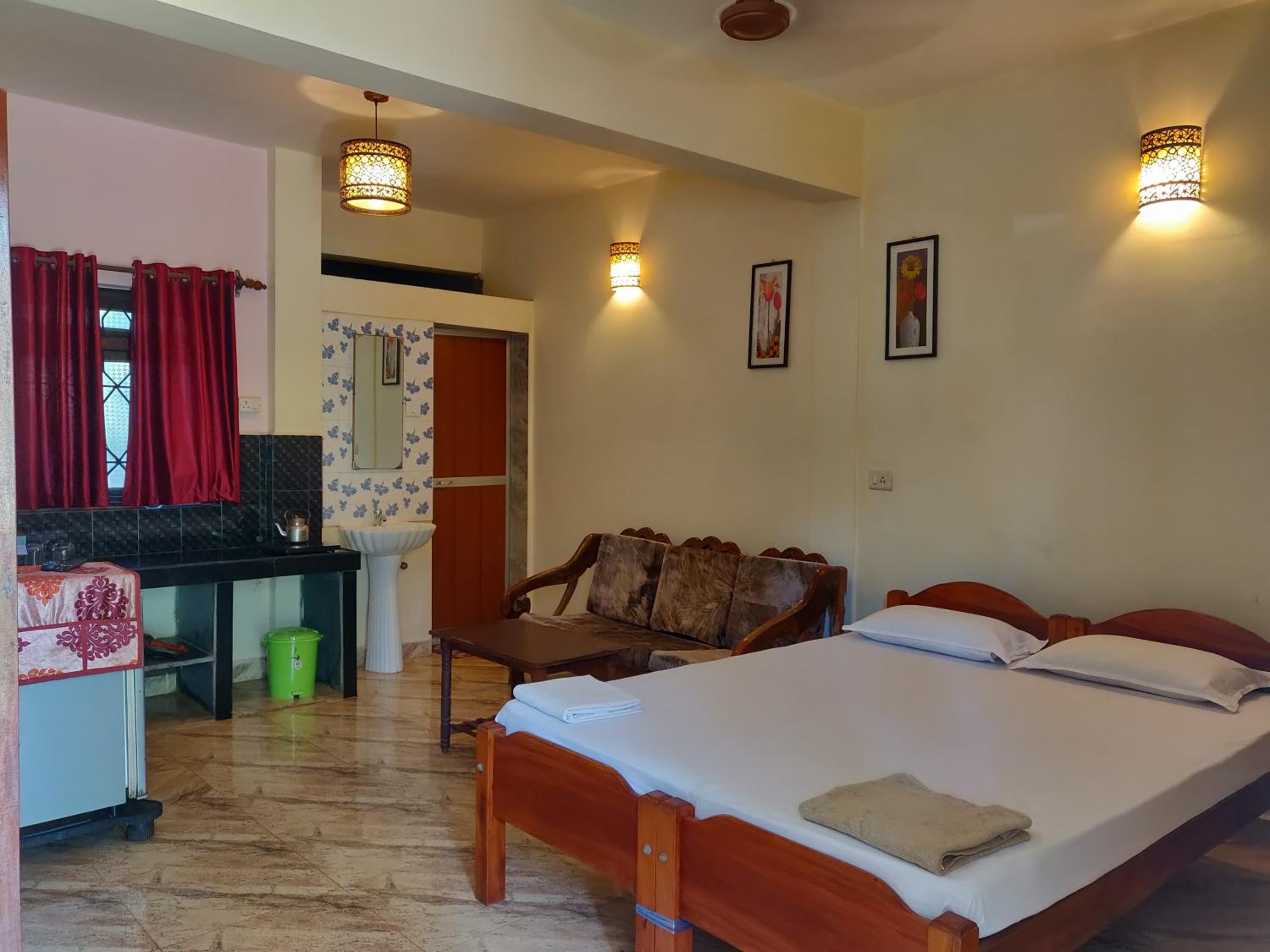 Morjim Sunset Hotel