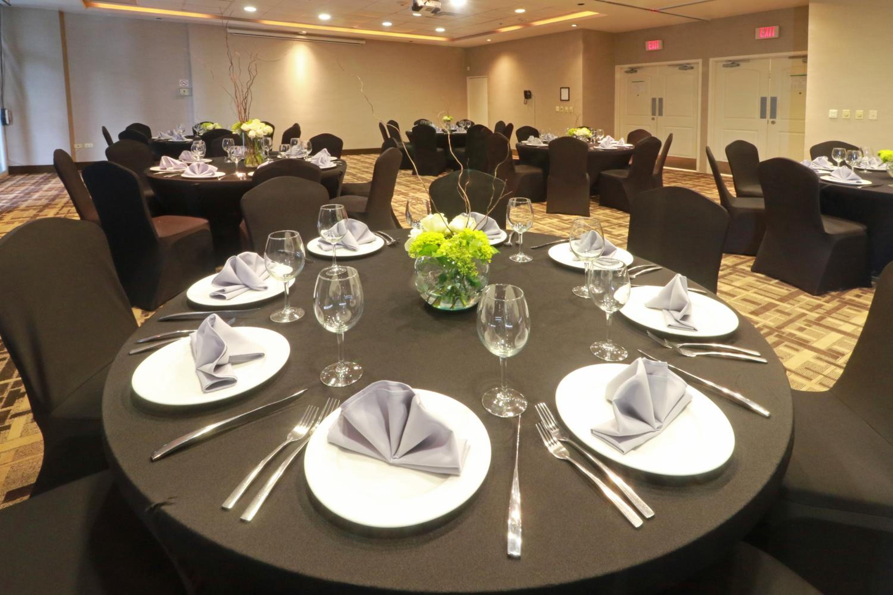 Reynosa Vacations - Holiday Inn Reynosa Industrial Poniente, an IHG Hotel - Property Image 36