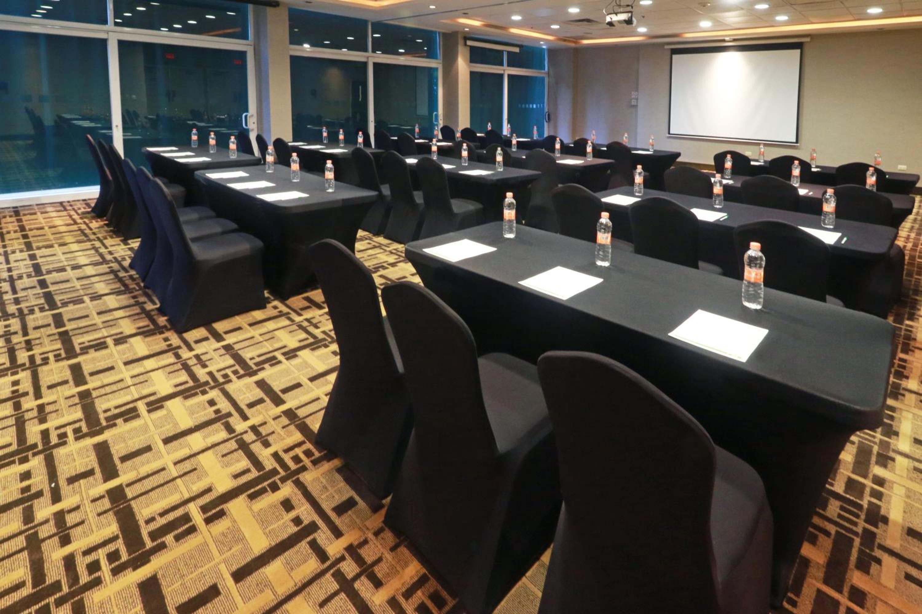 Reynosa Vacations - Holiday Inn Reynosa Industrial Poniente, an IHG Hotel - Property Image 38
