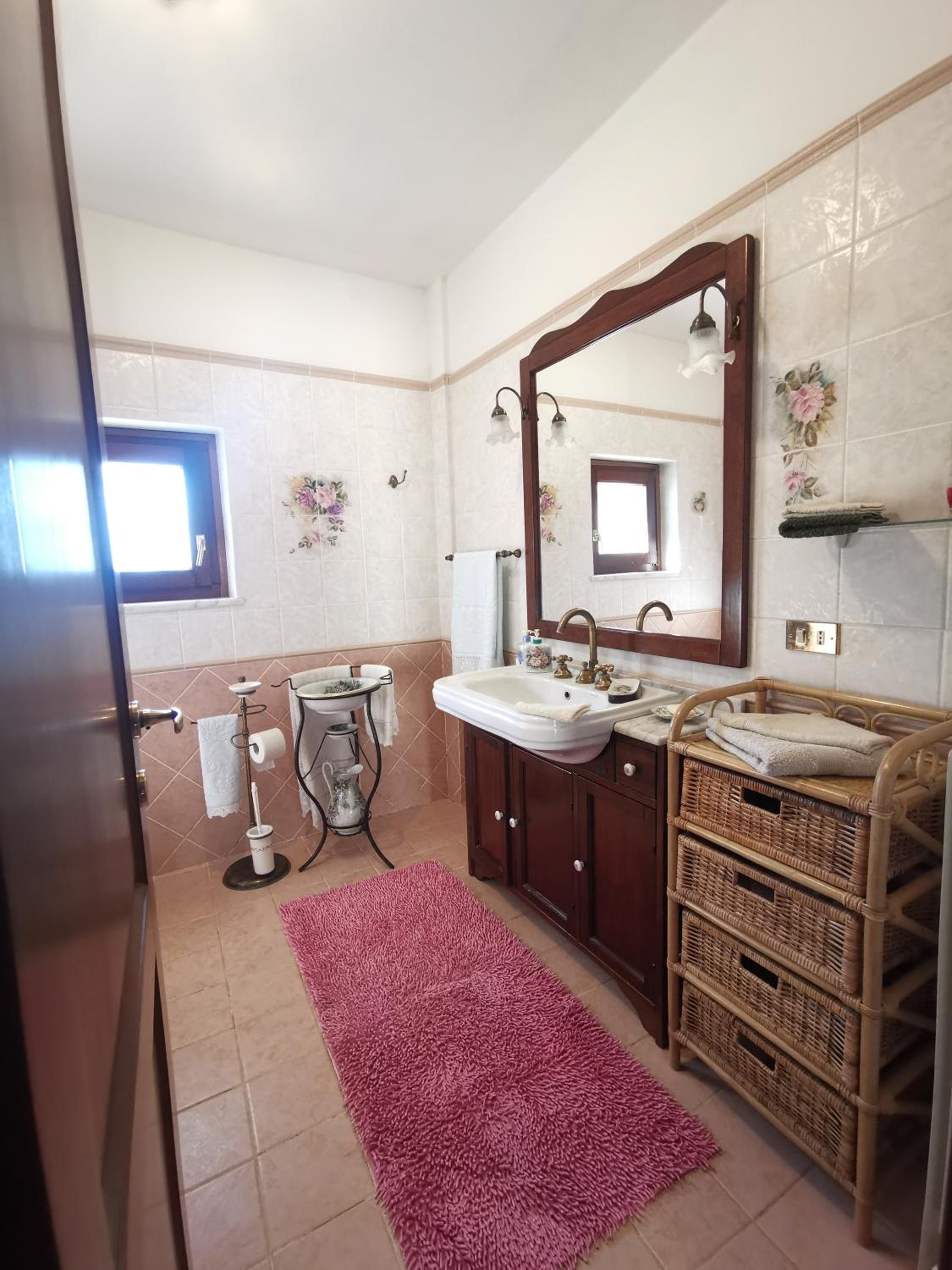 La Fenice en Montefiascone — bathroom