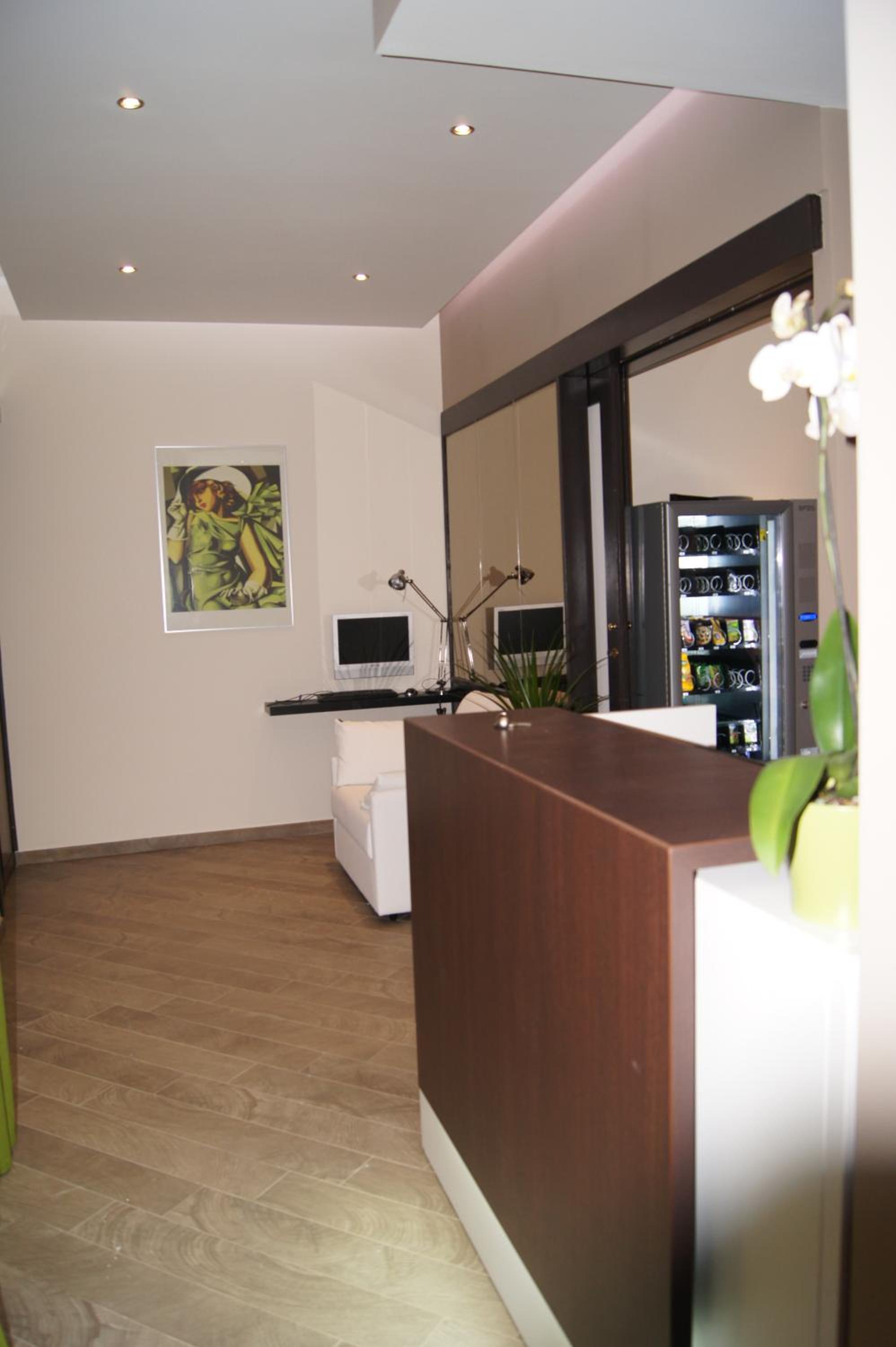 Mia Suites