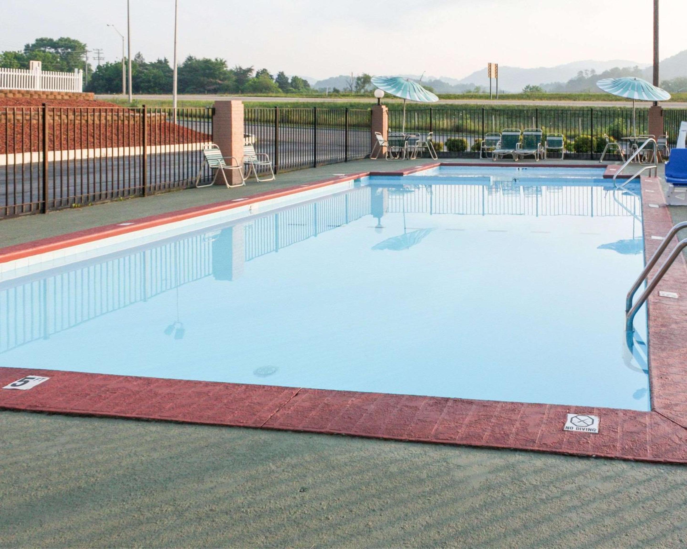 Econo Lodge Rocky Top