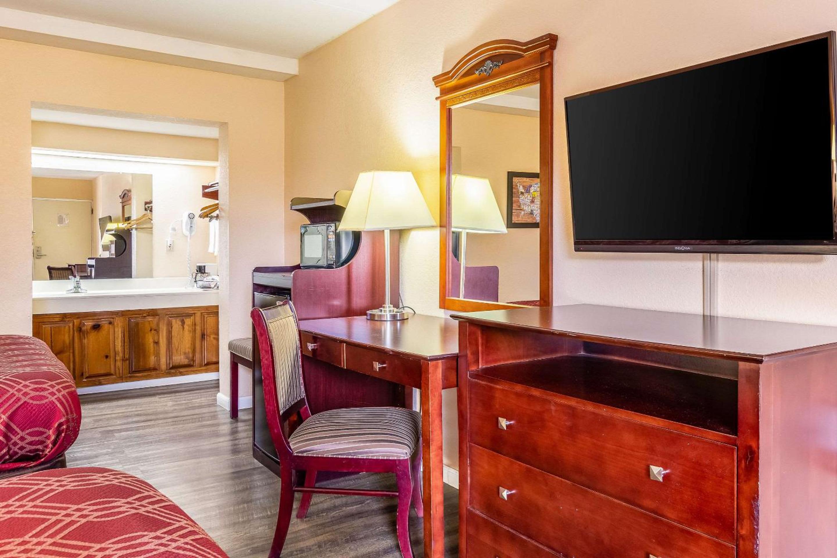Econo Lodge Rocky Top