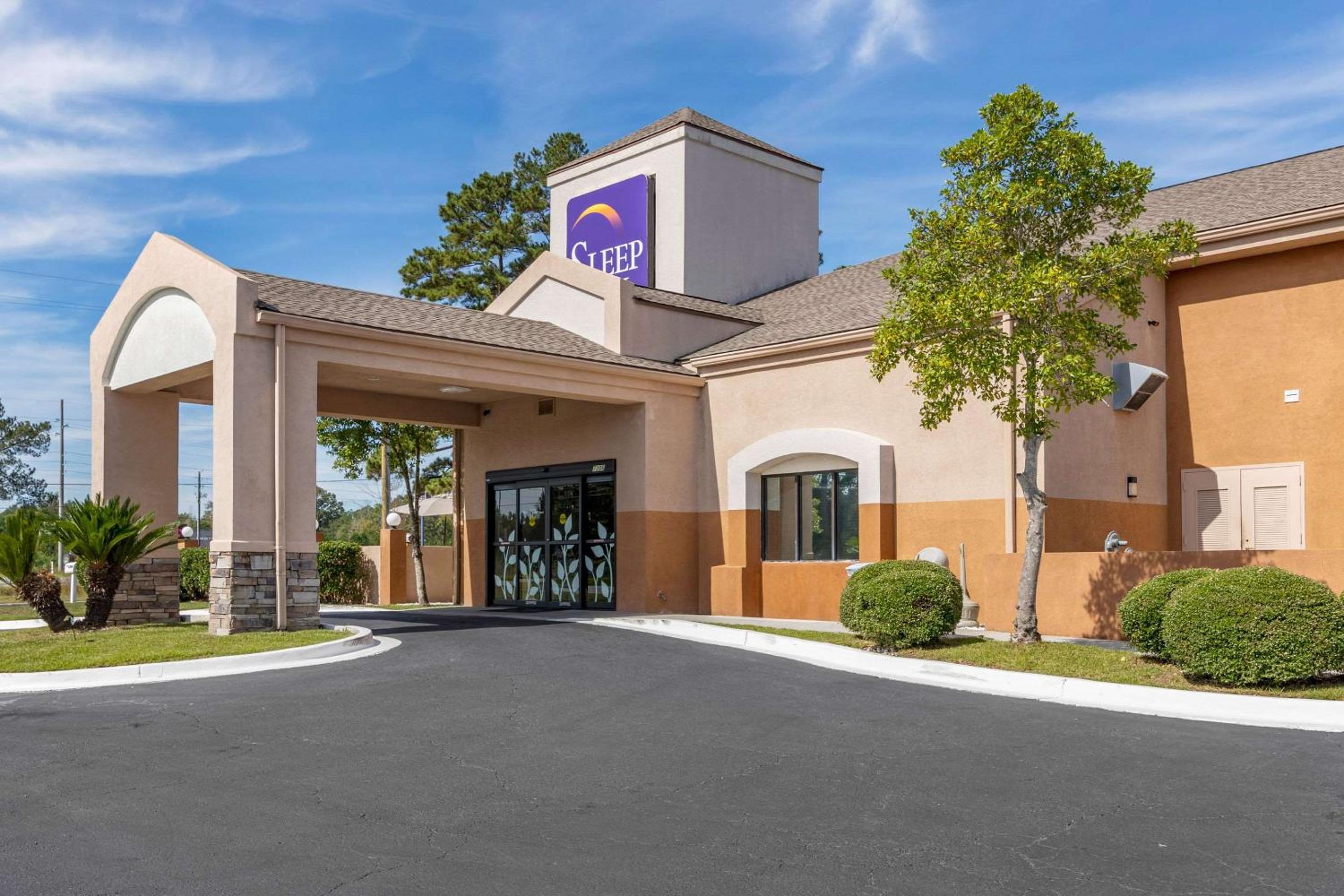 Port Wentworth Vacations - Sleep Inn I-95 North Savannah - Property Image 1